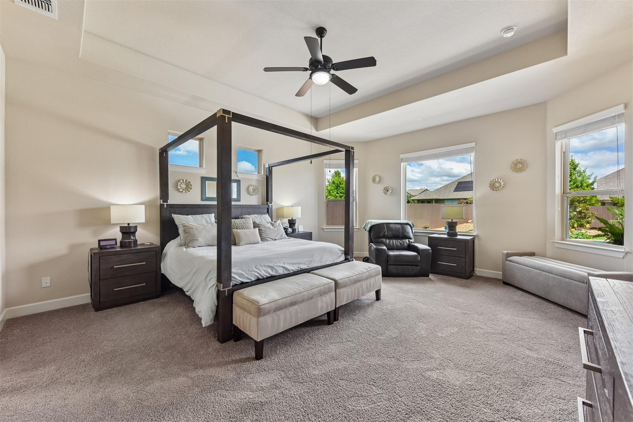 104 Skylark Ln, Hutto, TX 78634