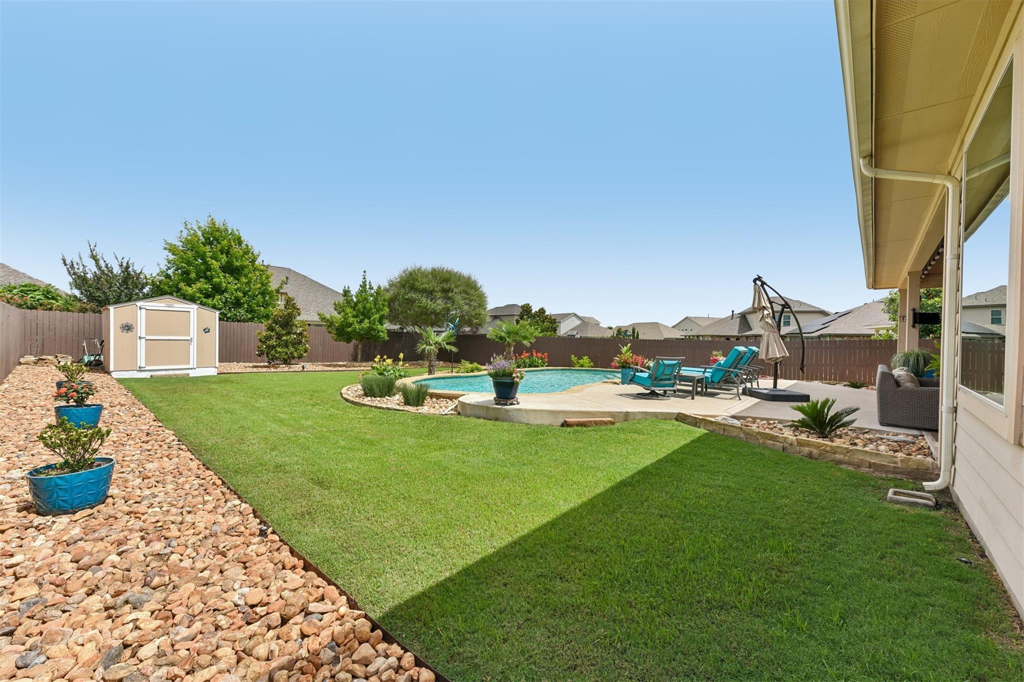 104 Skylark Ln, Hutto, TX 78634