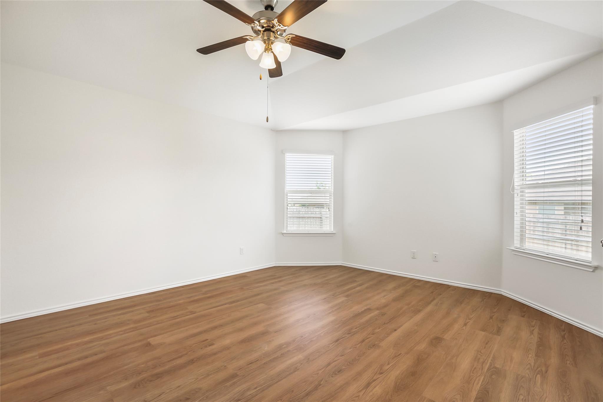 105 Plata Ln, Jarrell, TX 76537