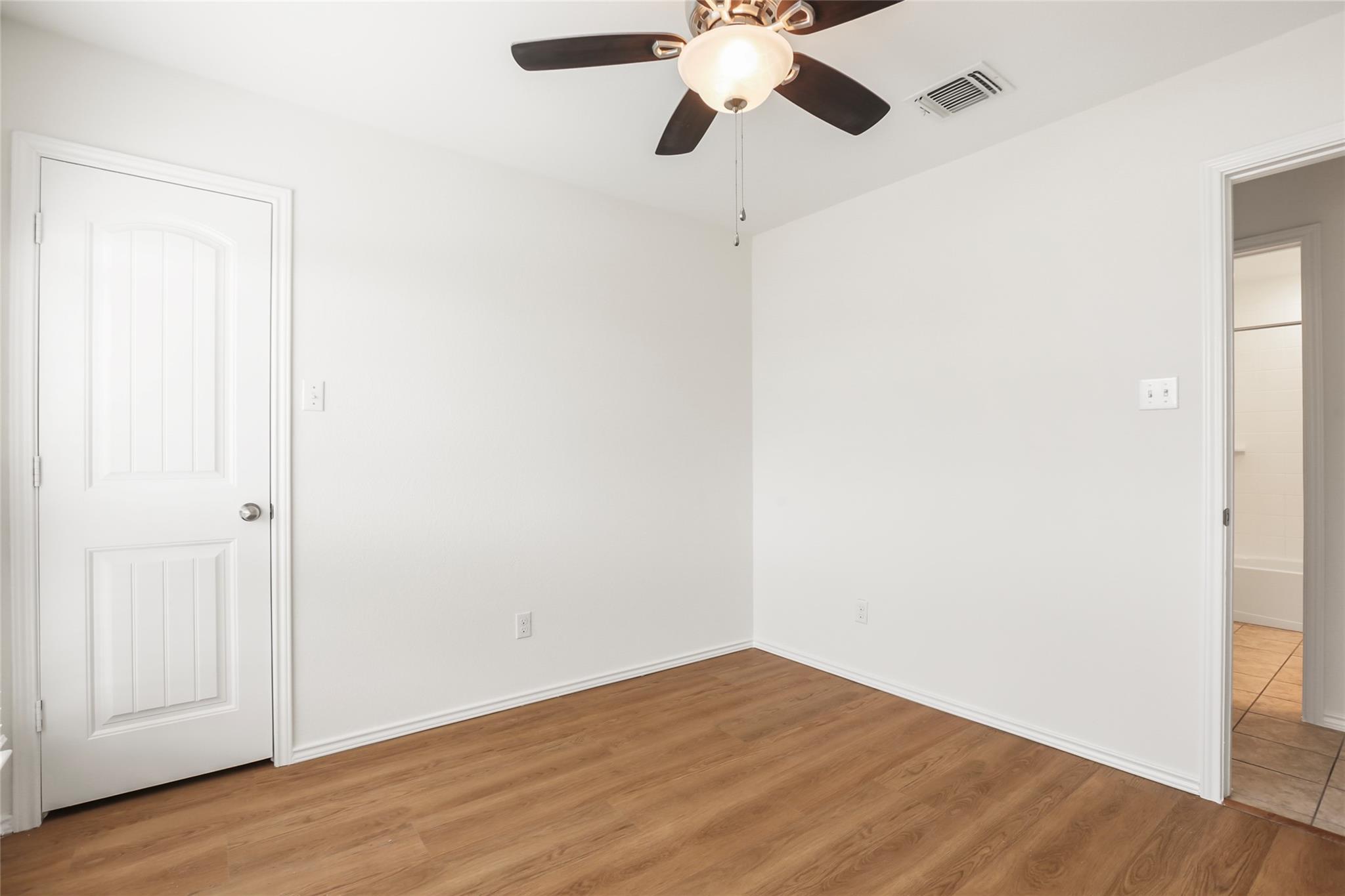 105 Plata Ln, Jarrell, TX 76537