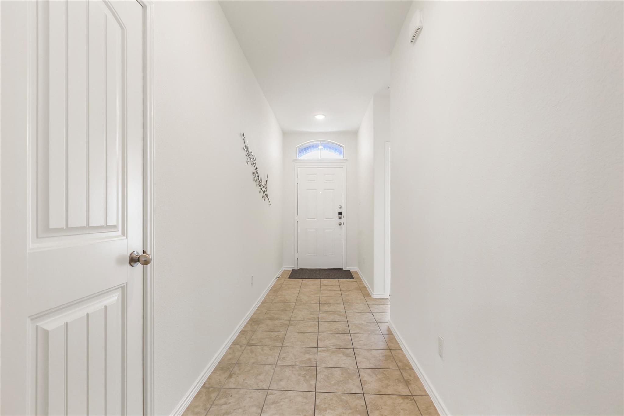 105 Plata Ln, Jarrell, TX 76537