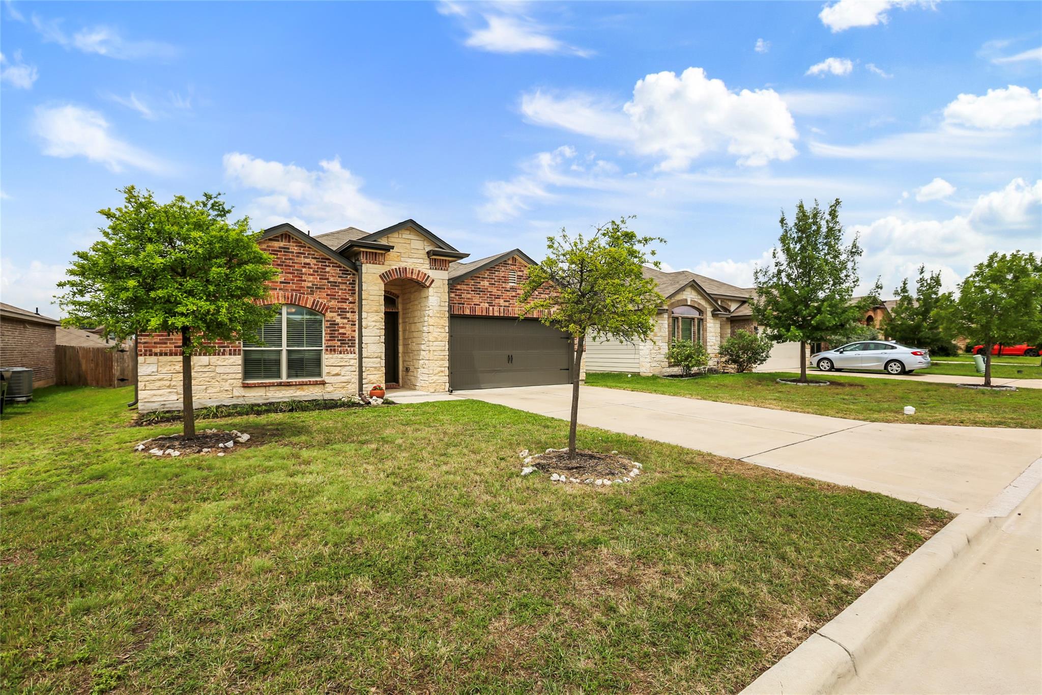 105 Plata Ln, Jarrell, TX 76537