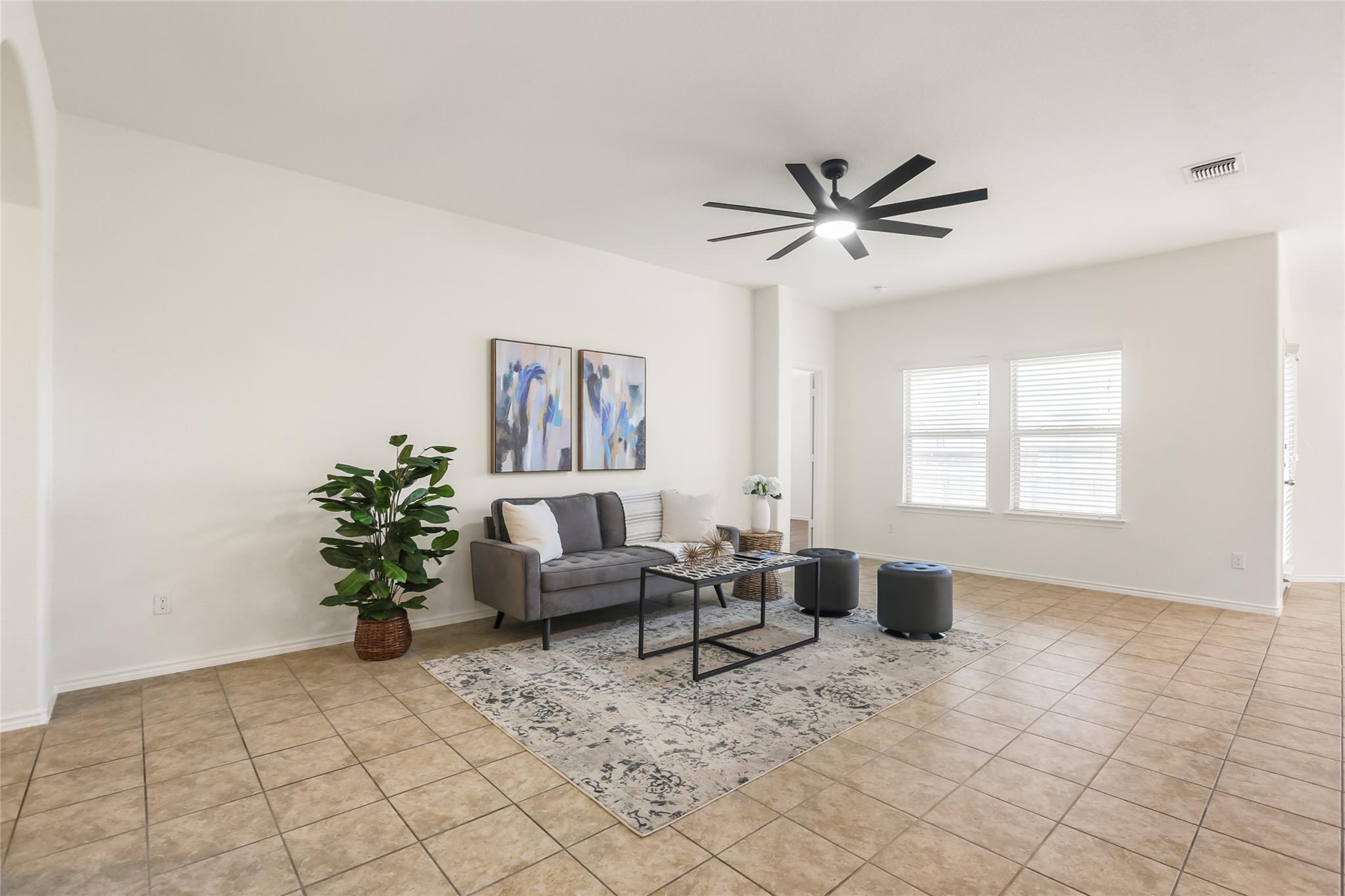 105 Plata Ln, Jarrell, TX 76537