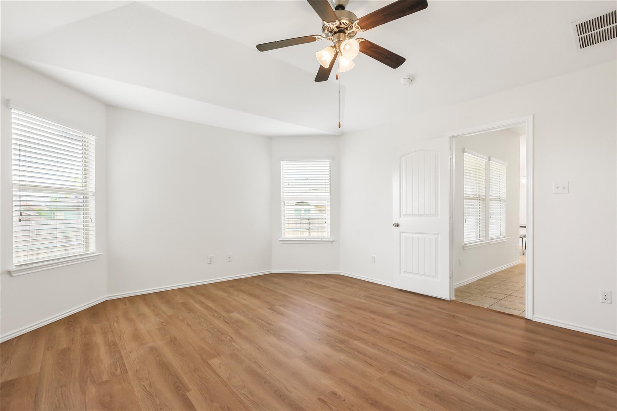 105 Plata Ln, Jarrell, TX 76537
