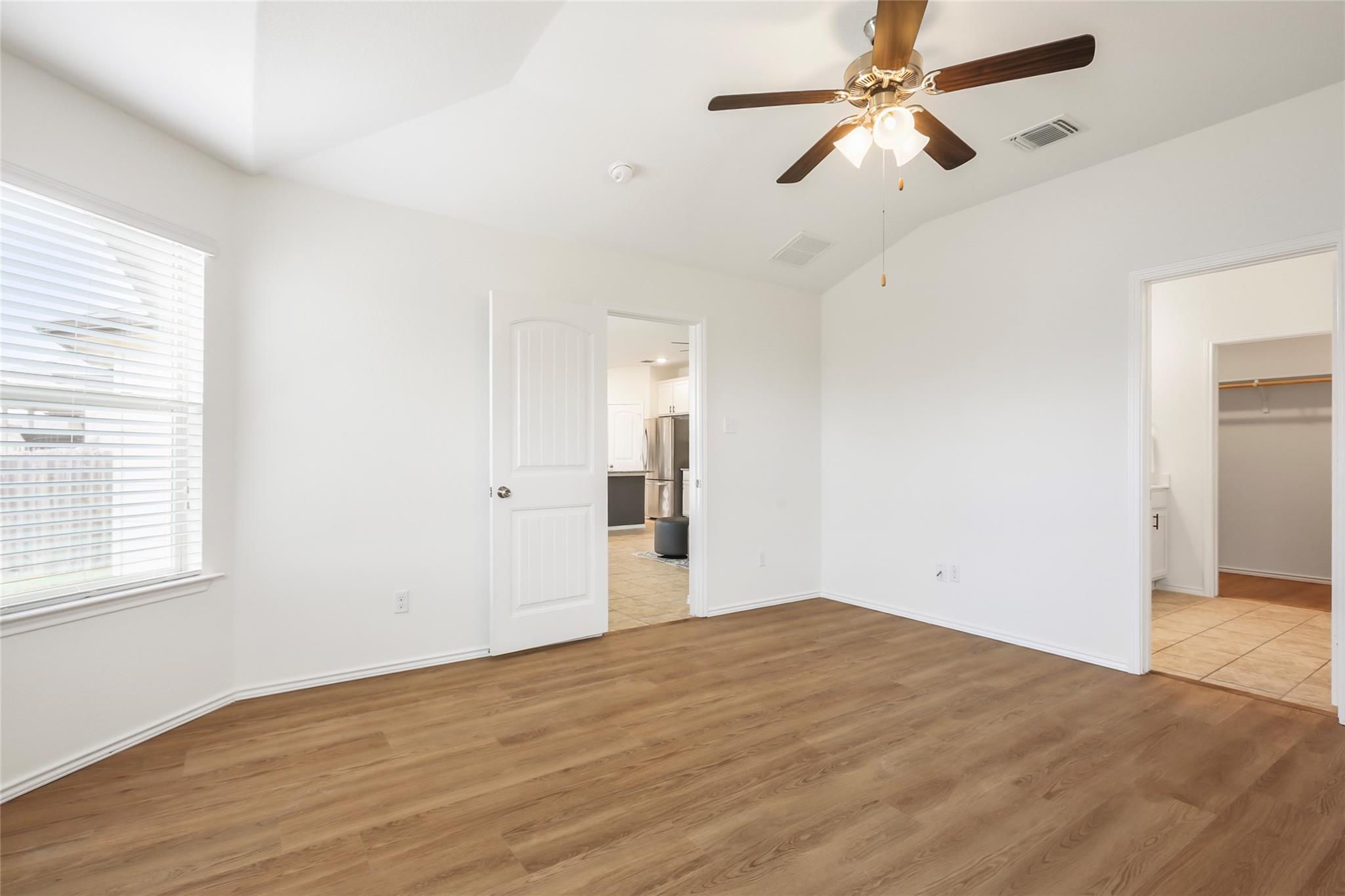 105 Plata Ln, Jarrell, TX 76537