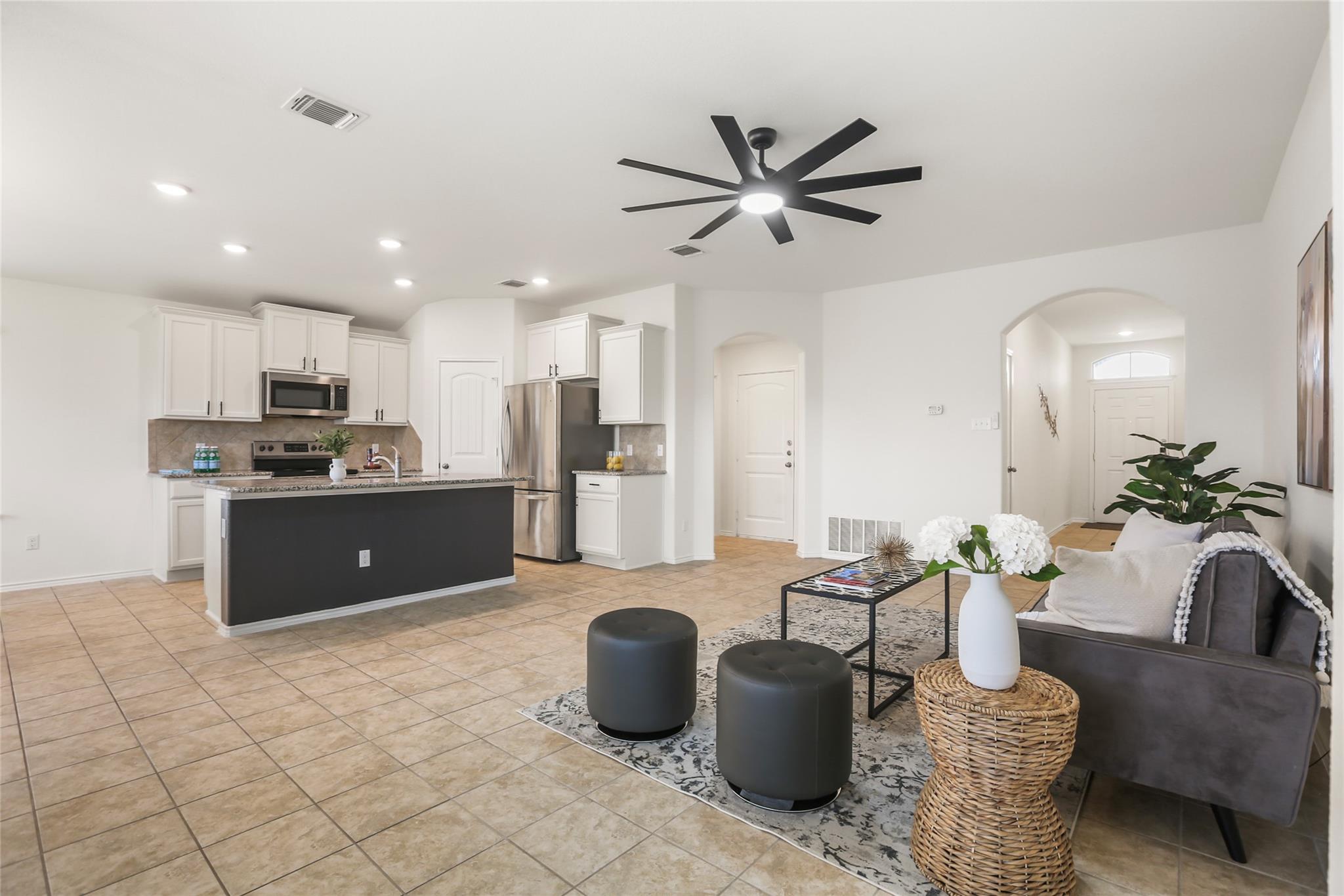 105 Plata Ln, Jarrell, TX 76537