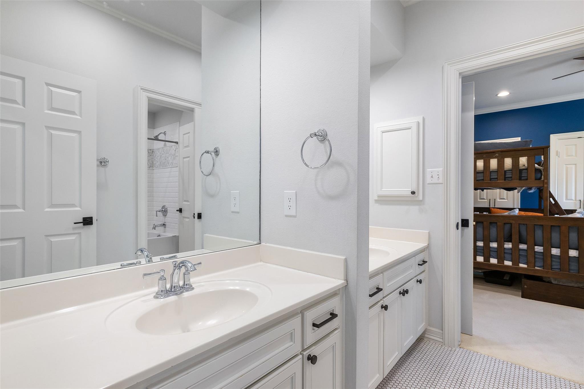 2922 Thousand Oaks Dr, Austin, TX 78746