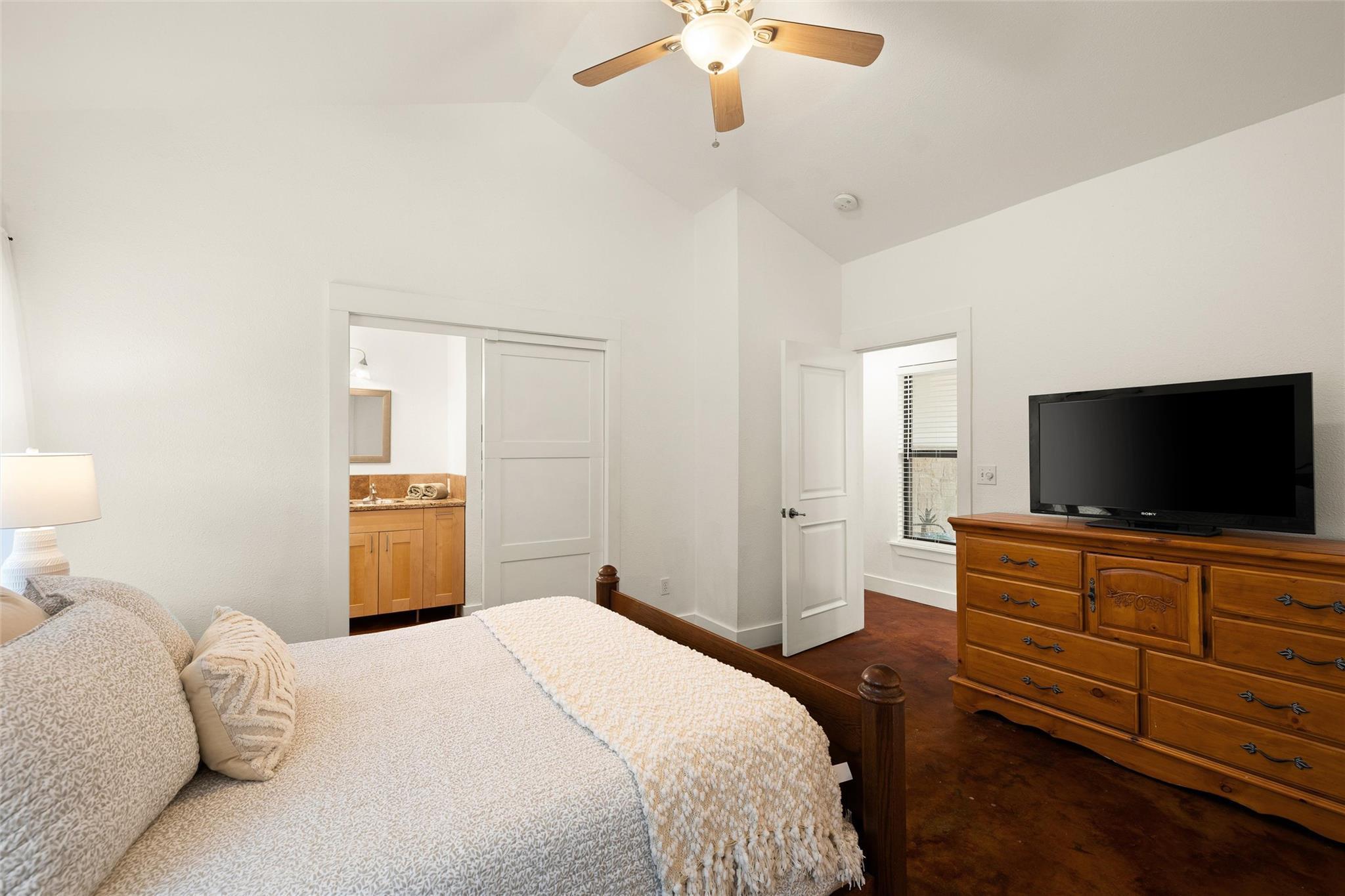 5605 McCarty Ln, Austin, TX 78749