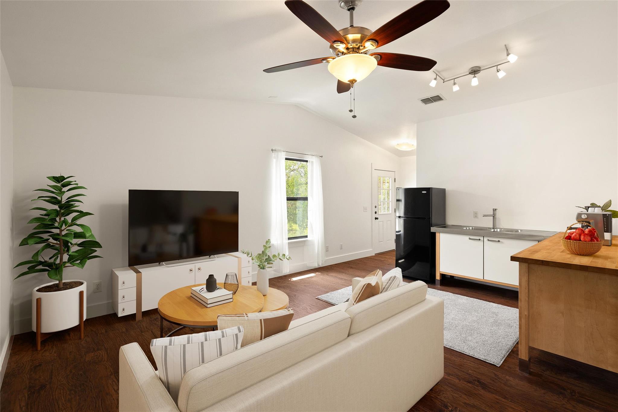 5605 McCarty Ln, Austin, TX 78749