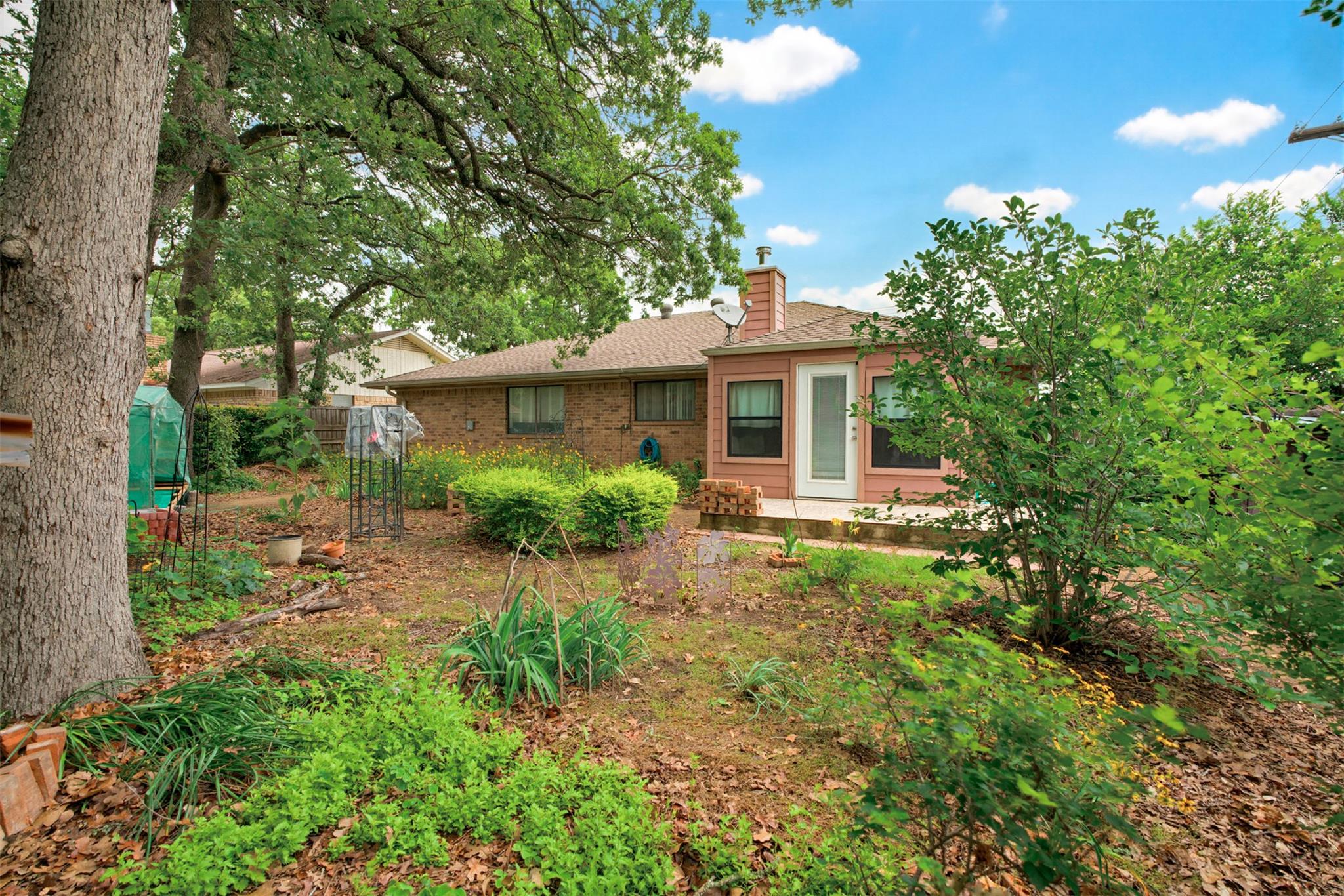501 Meadow Dr, Rockdale, TX 76567
