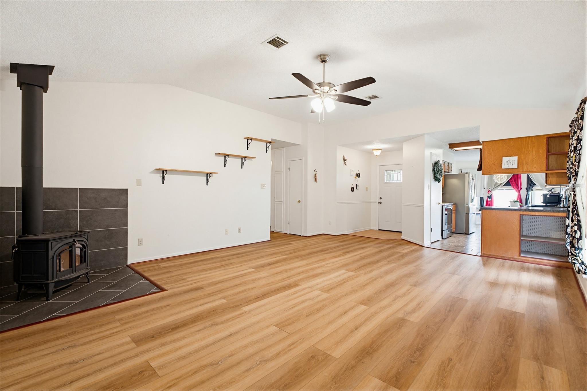 501 Meadow Dr, Rockdale, TX 76567