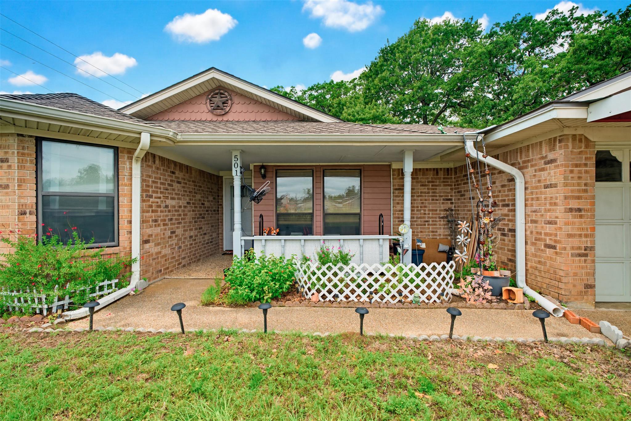 501 Meadow Dr, Rockdale, TX 76567