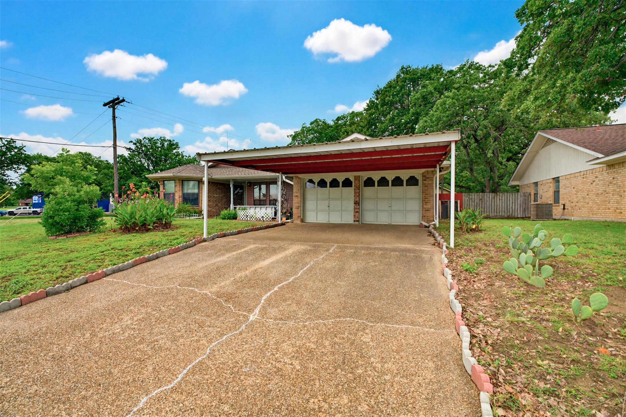 501 Meadow Dr, Rockdale, TX 76567