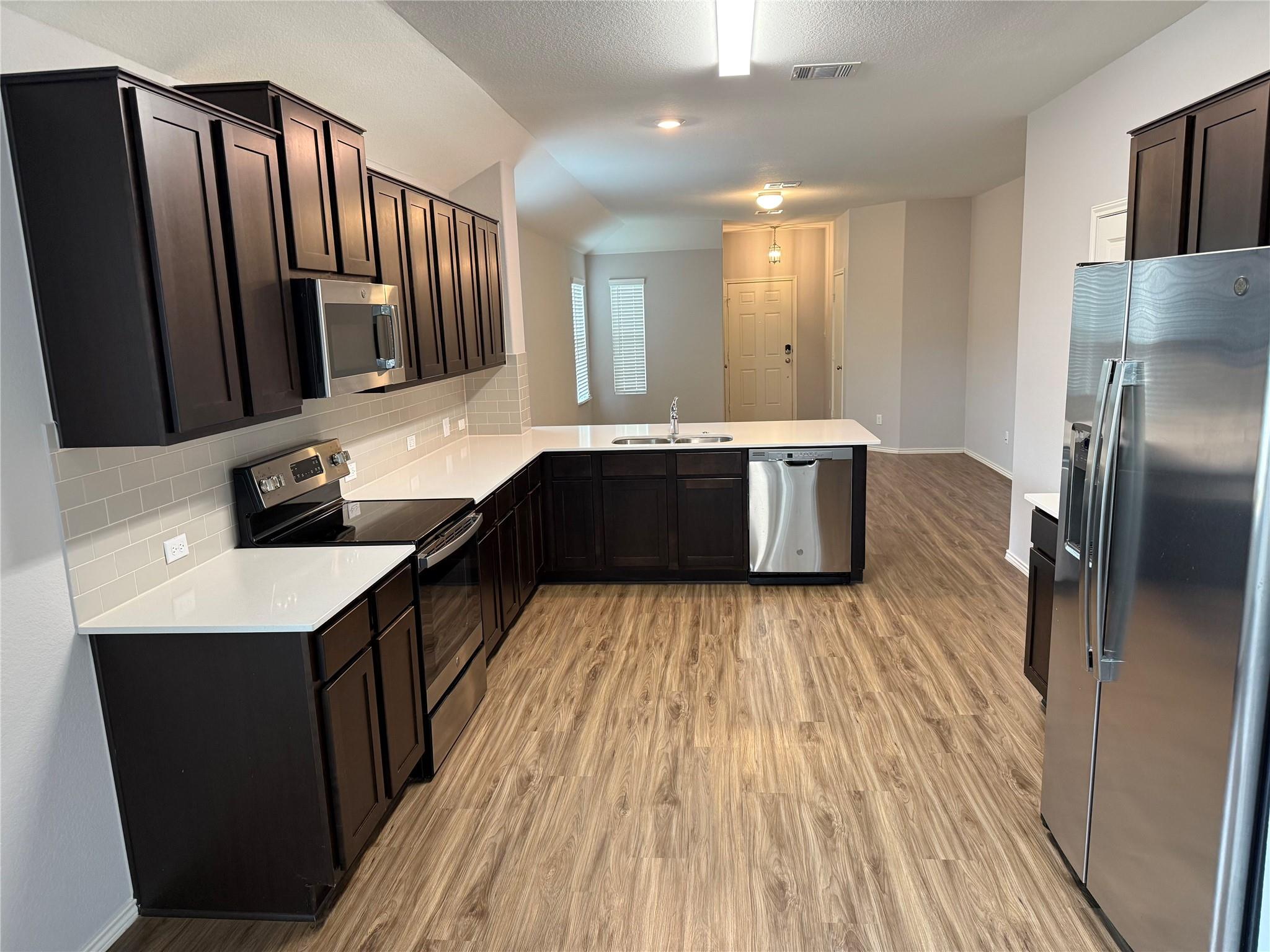 100 Granville Ct, Jarrell, TX 76537