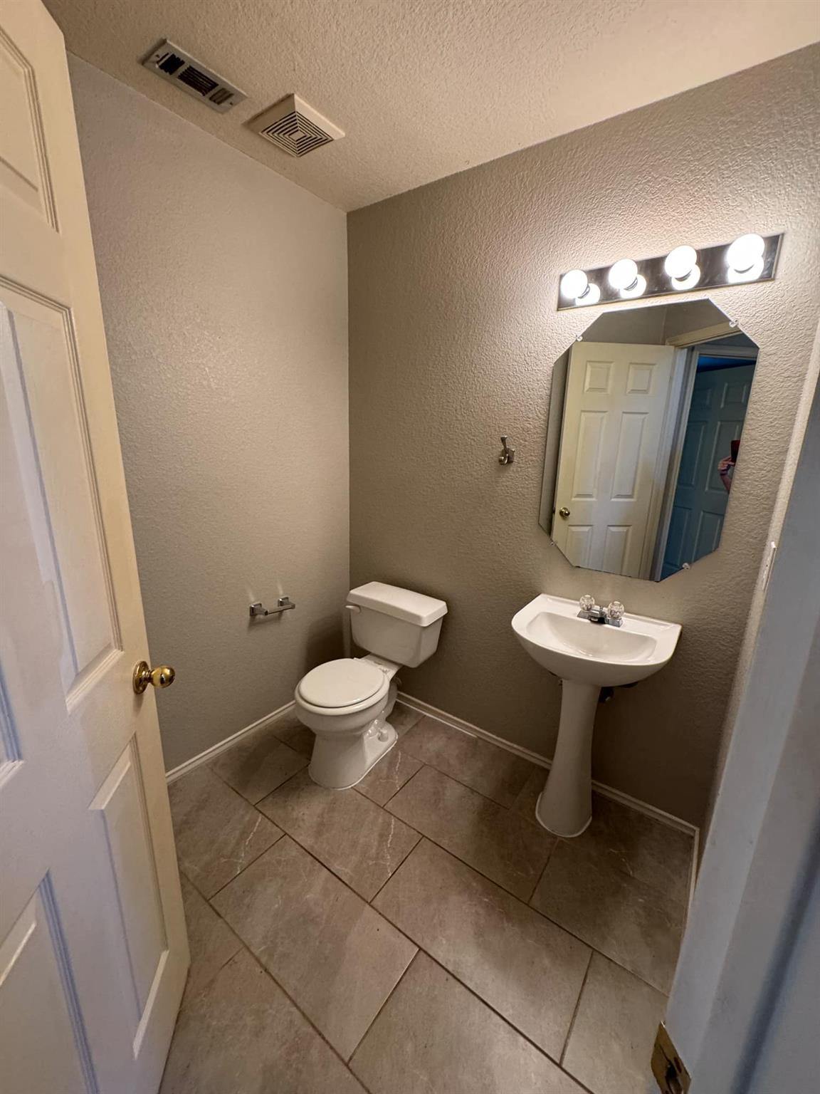 8901 Vigen Cir, Austin, TX 78748