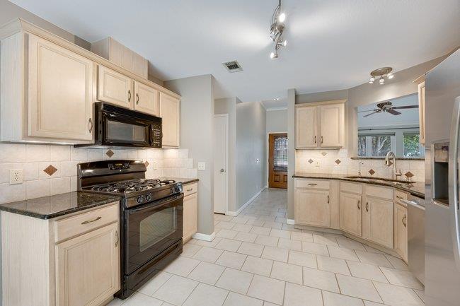 2002 Brook Holw, Cedar Park, TX 78613