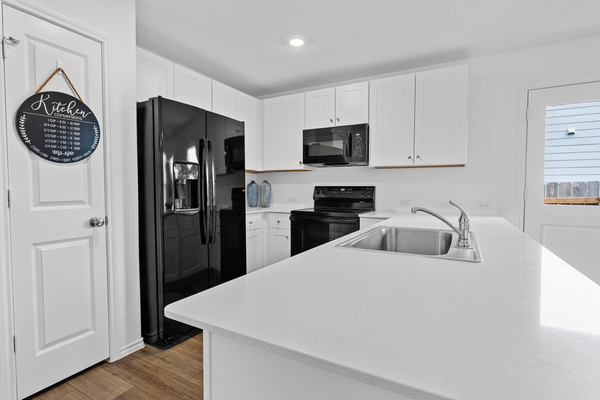 584 Commander Abbott Dr, Jarrell, TX 76537