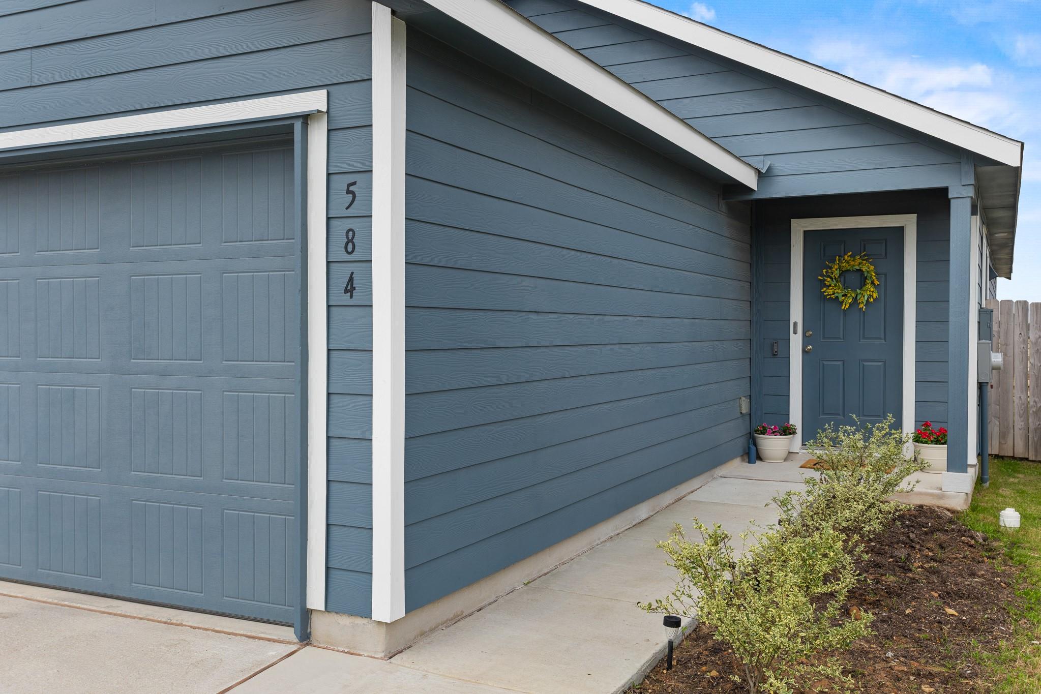 584 Commander Abbott Dr, Jarrell, TX 76537