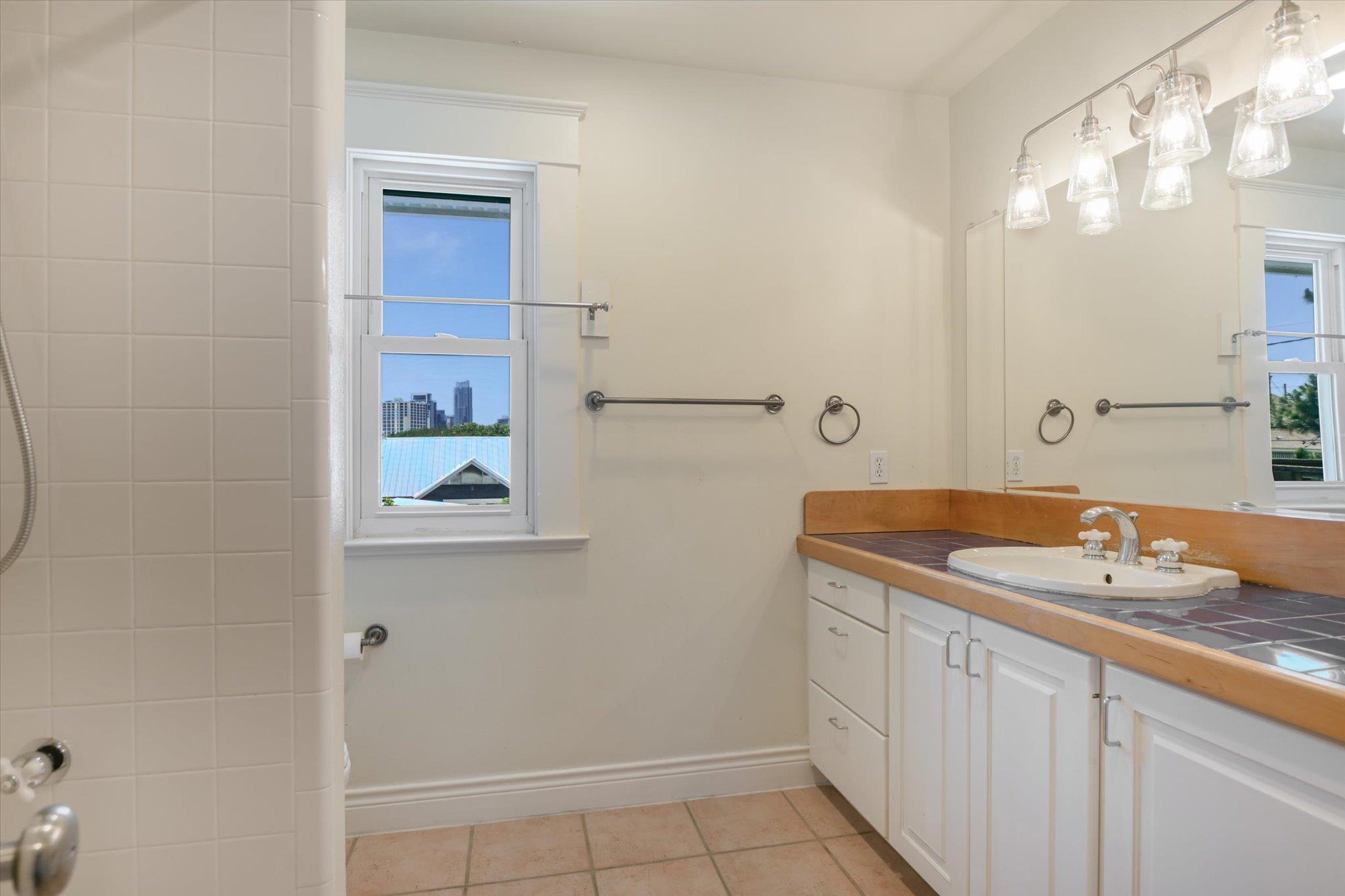 1150 San Bernard St # 1, Austin, TX 78702