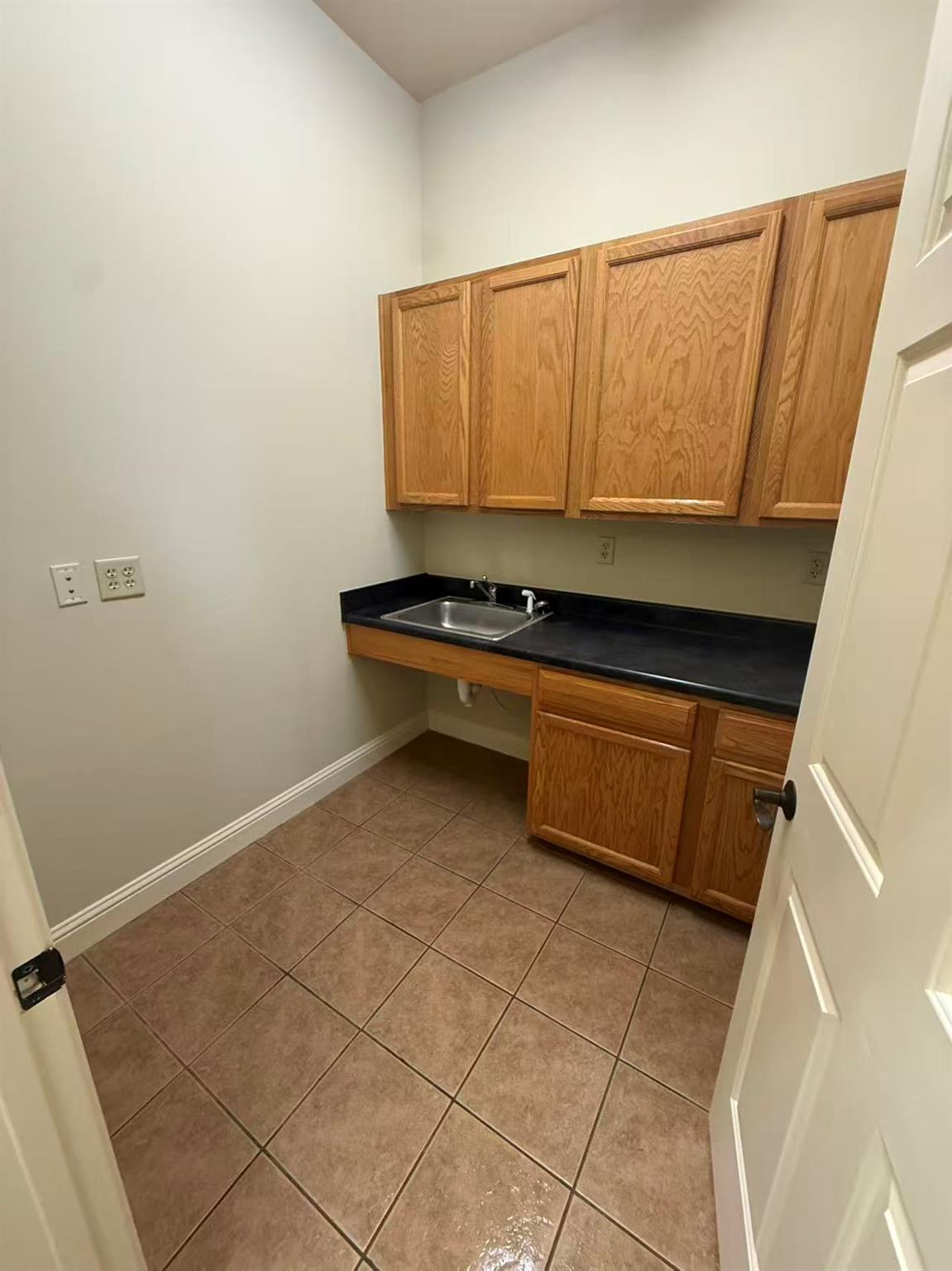13284 Pond Springs Rd # 201, Austin, TX 78729