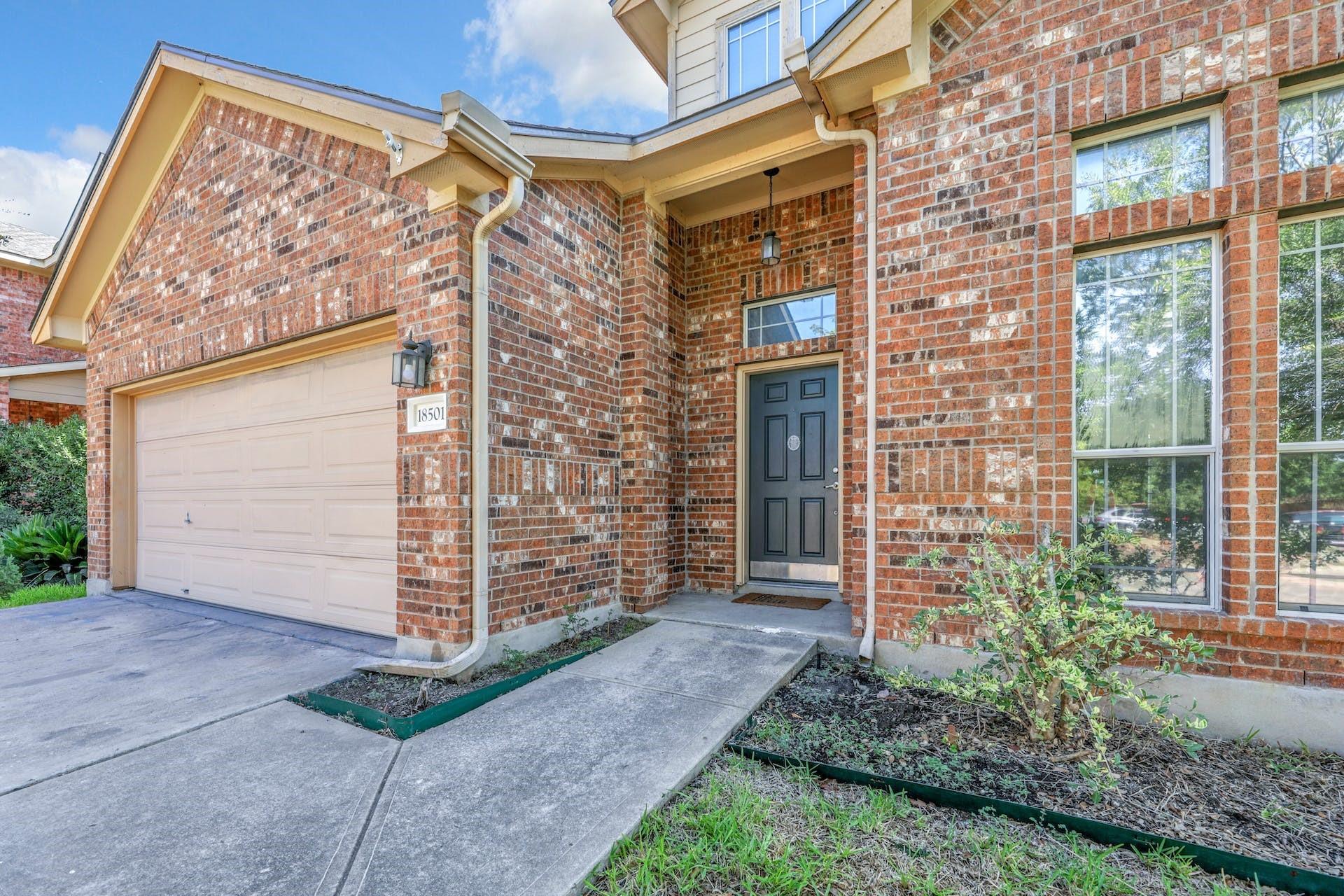 18501 Blue Pond Dr, Pflugerville, TX 78660
