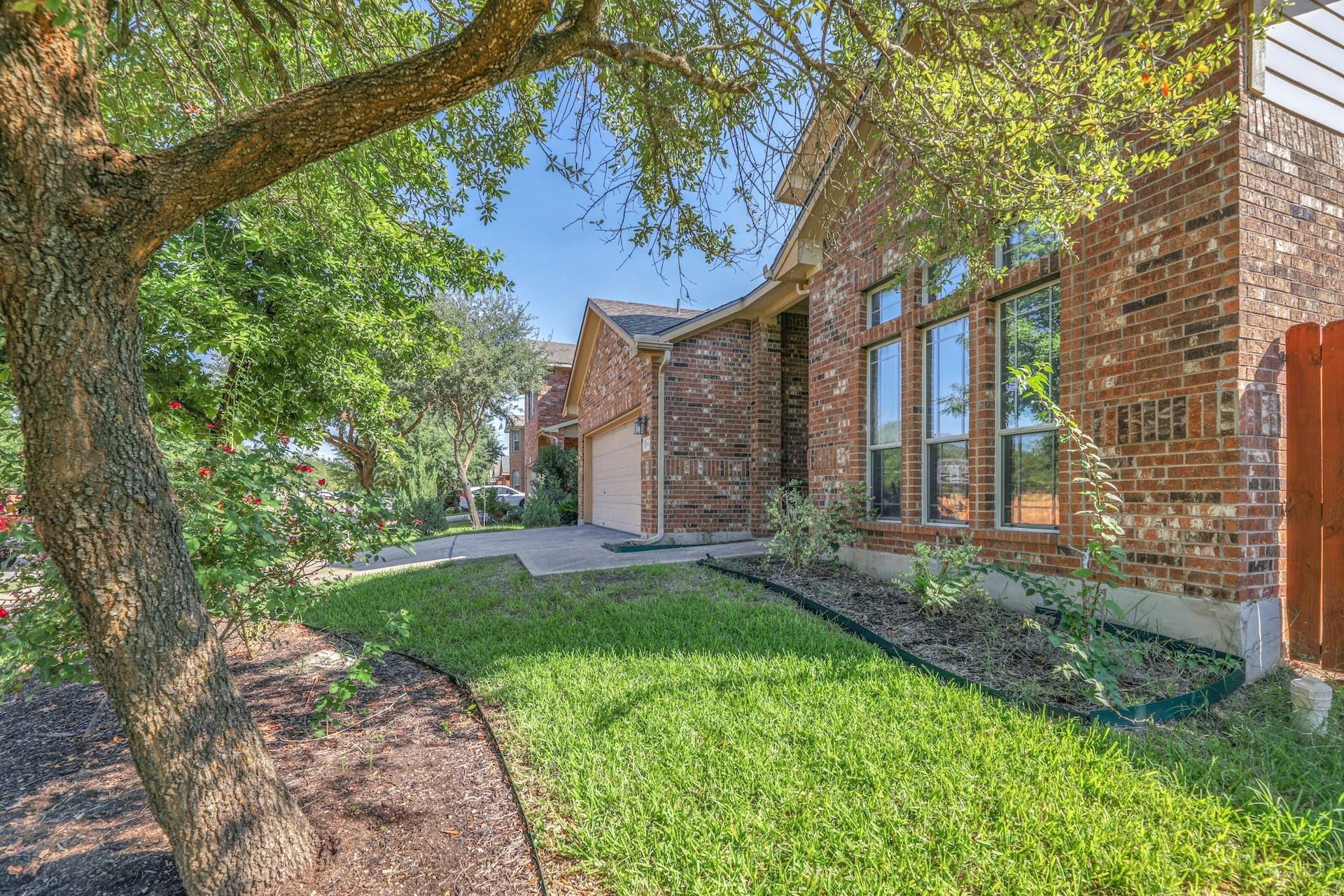 18501 Blue Pond Dr, Pflugerville, TX 78660