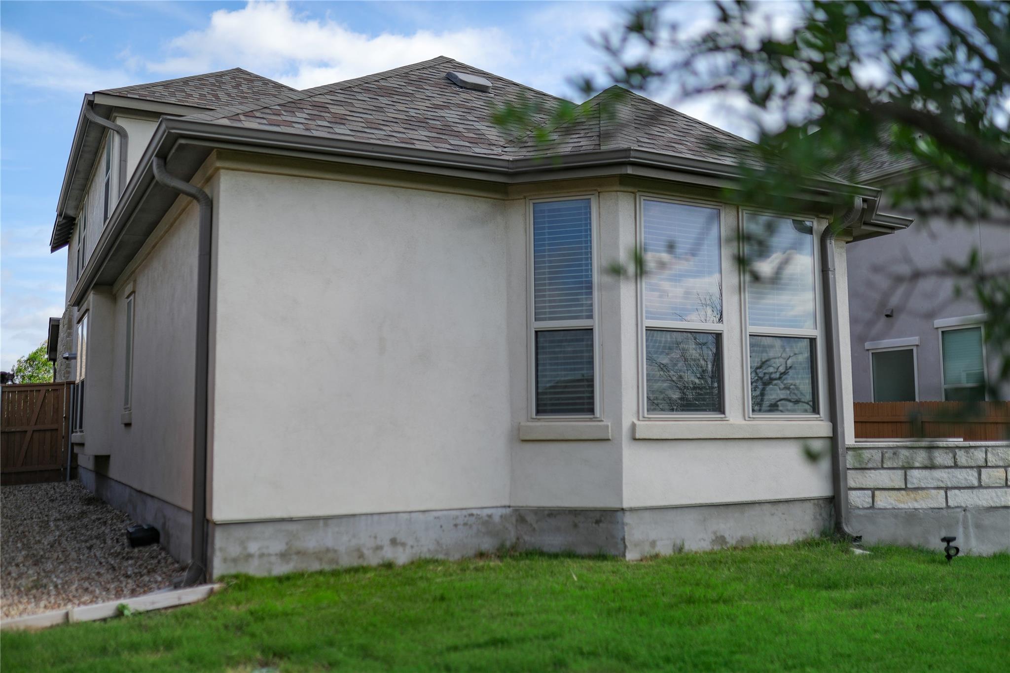 112 Rosebush Dr, Liberty Hill, TX 78642