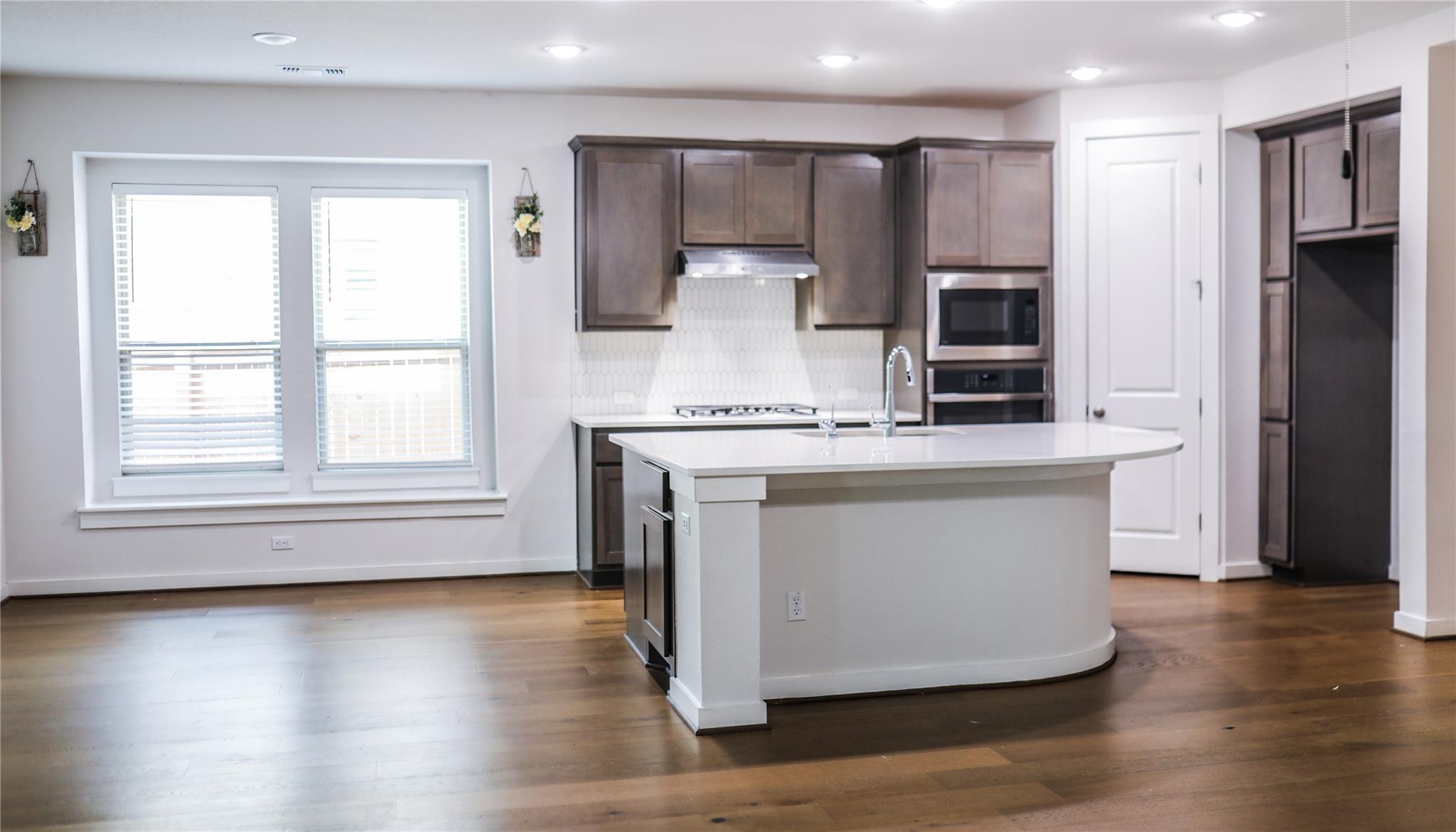 112 Rosebush Dr, Liberty Hill, TX 78642