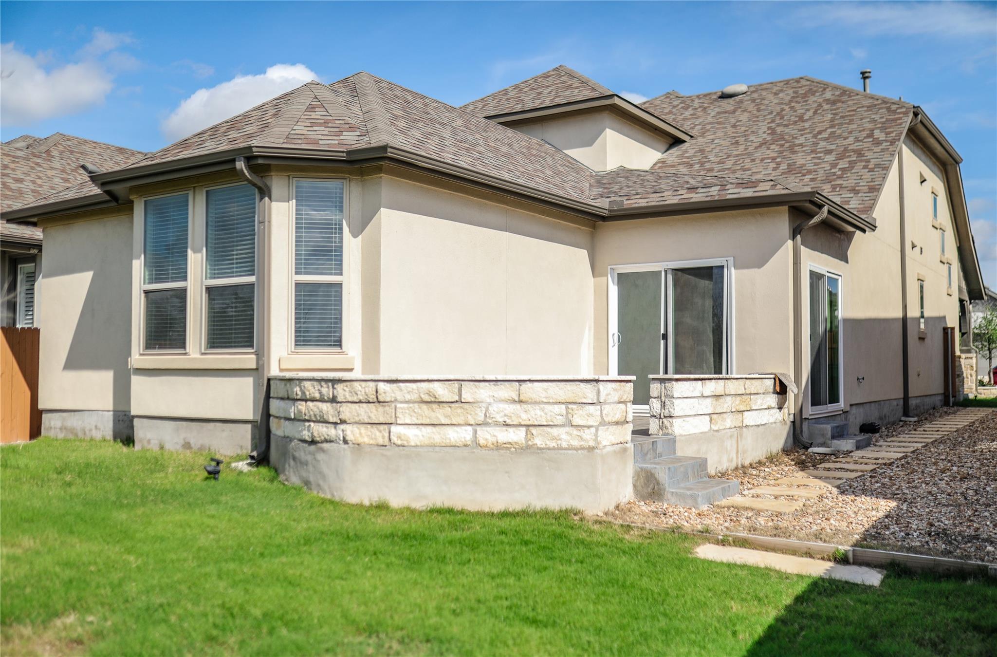 112 Rosebush Dr, Liberty Hill, TX 78642
