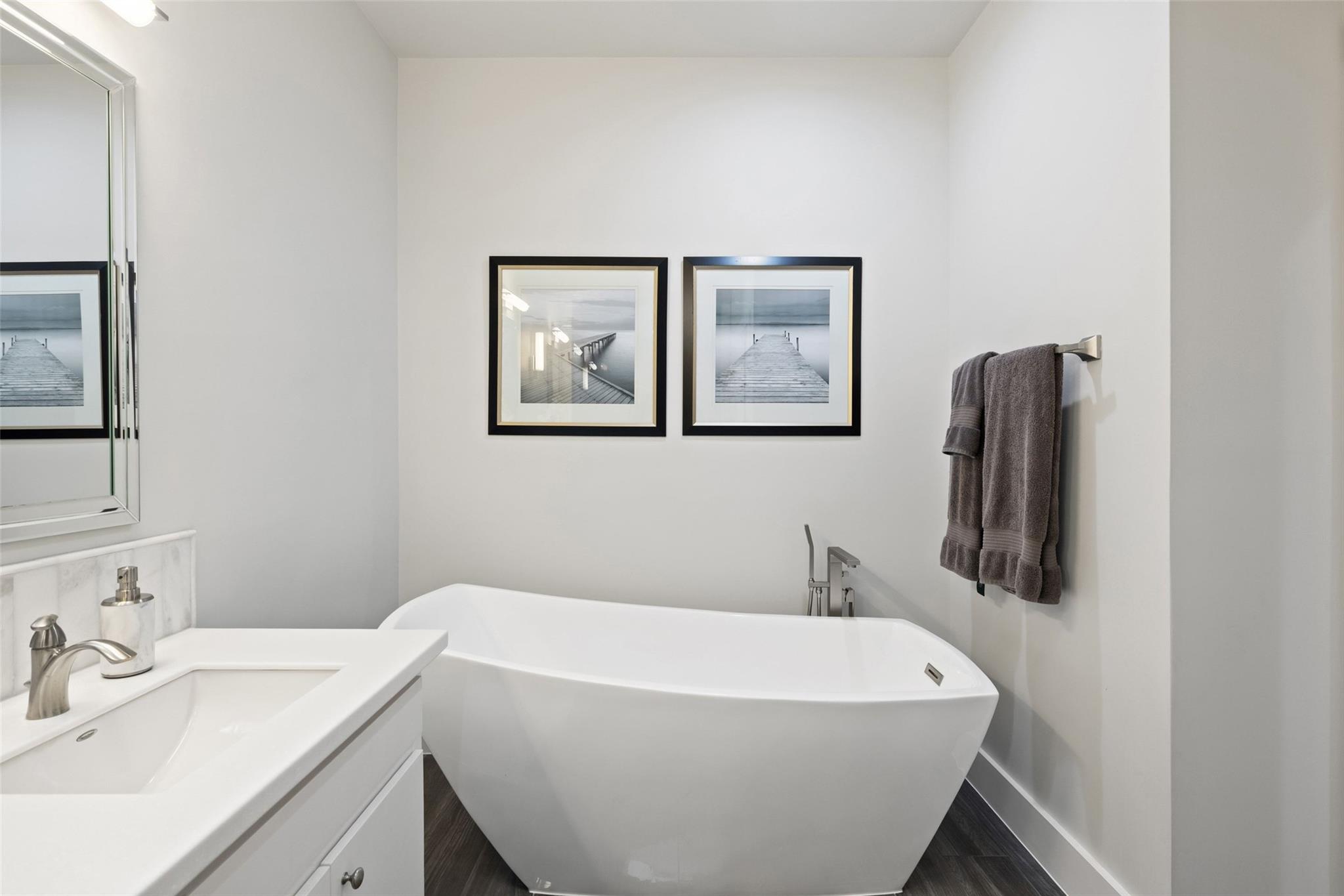 1615 Spyglass Dr # 4, Austin, TX 78746