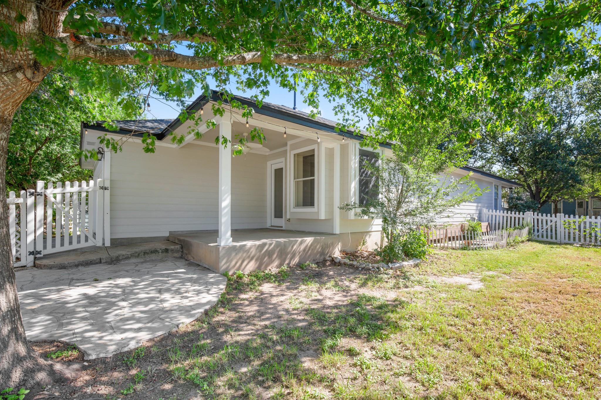 151 Sampson, Kyle, TX 78640