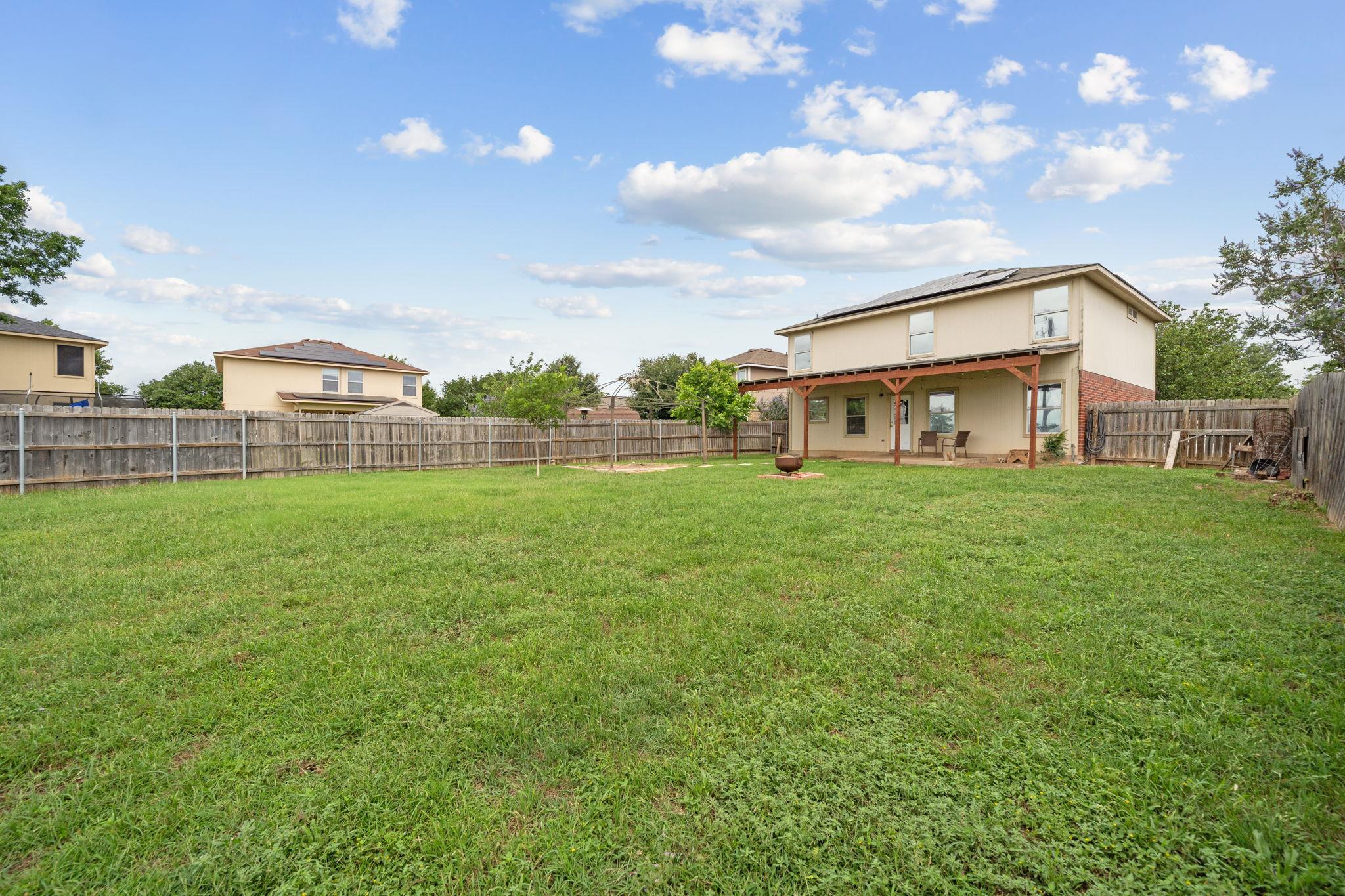 141 Meadow Park Dr, Georgetown, TX 78626