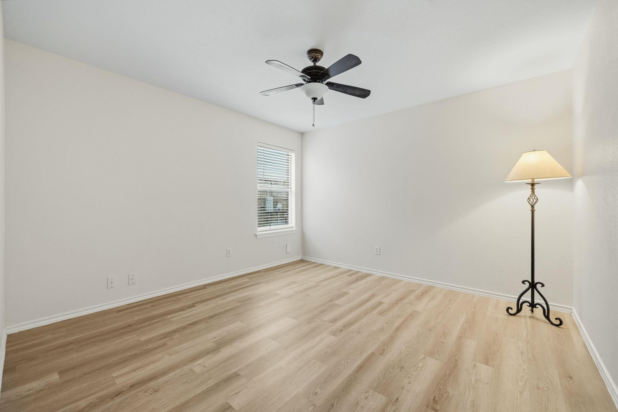 141 Meadow Park Dr, Georgetown, TX 78626