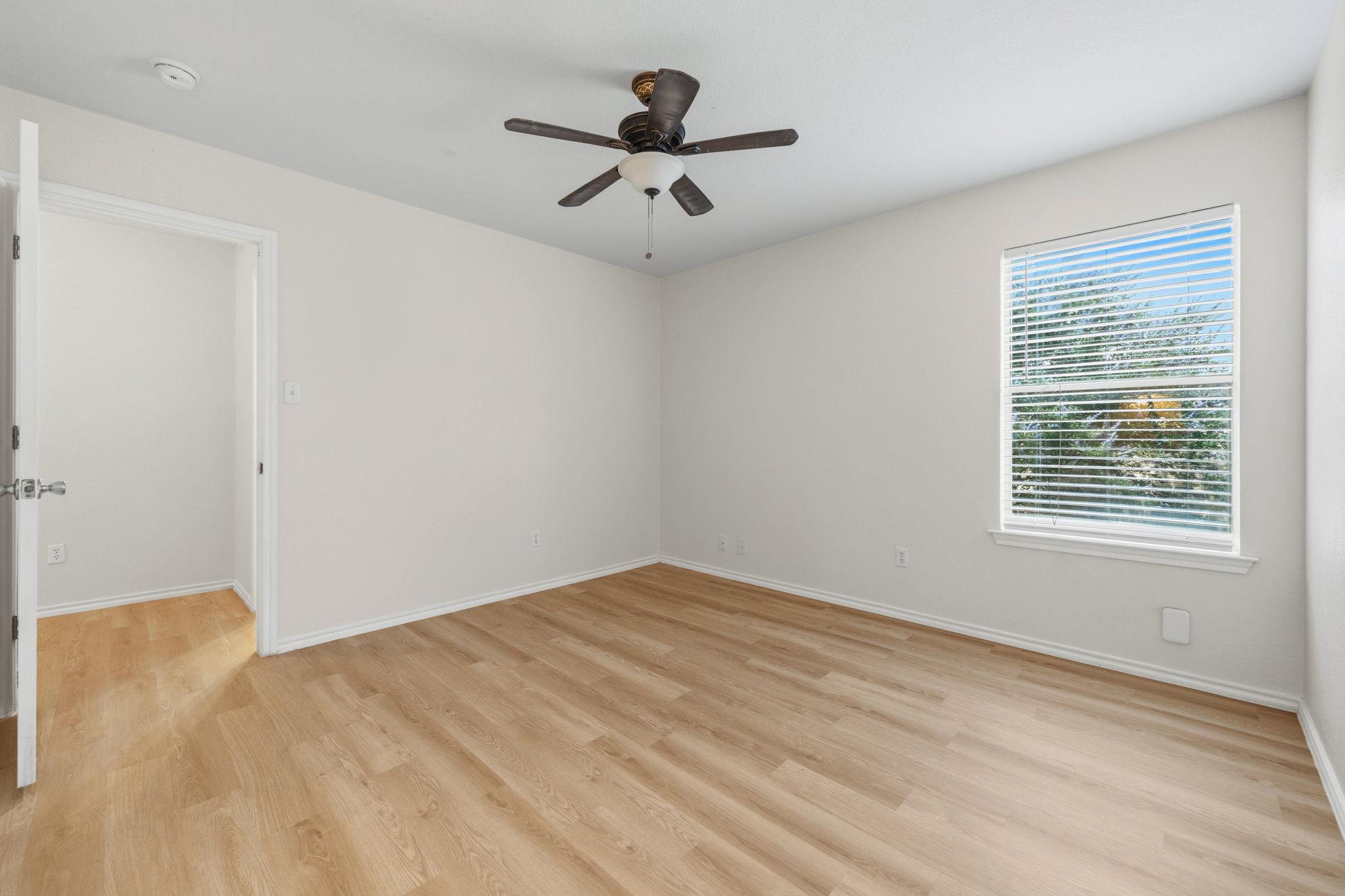 141 Meadow Park Dr, Georgetown, TX 78626