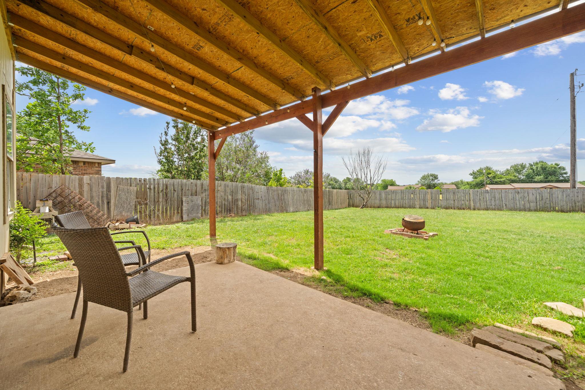 141 Meadow Park Dr, Georgetown, TX 78626