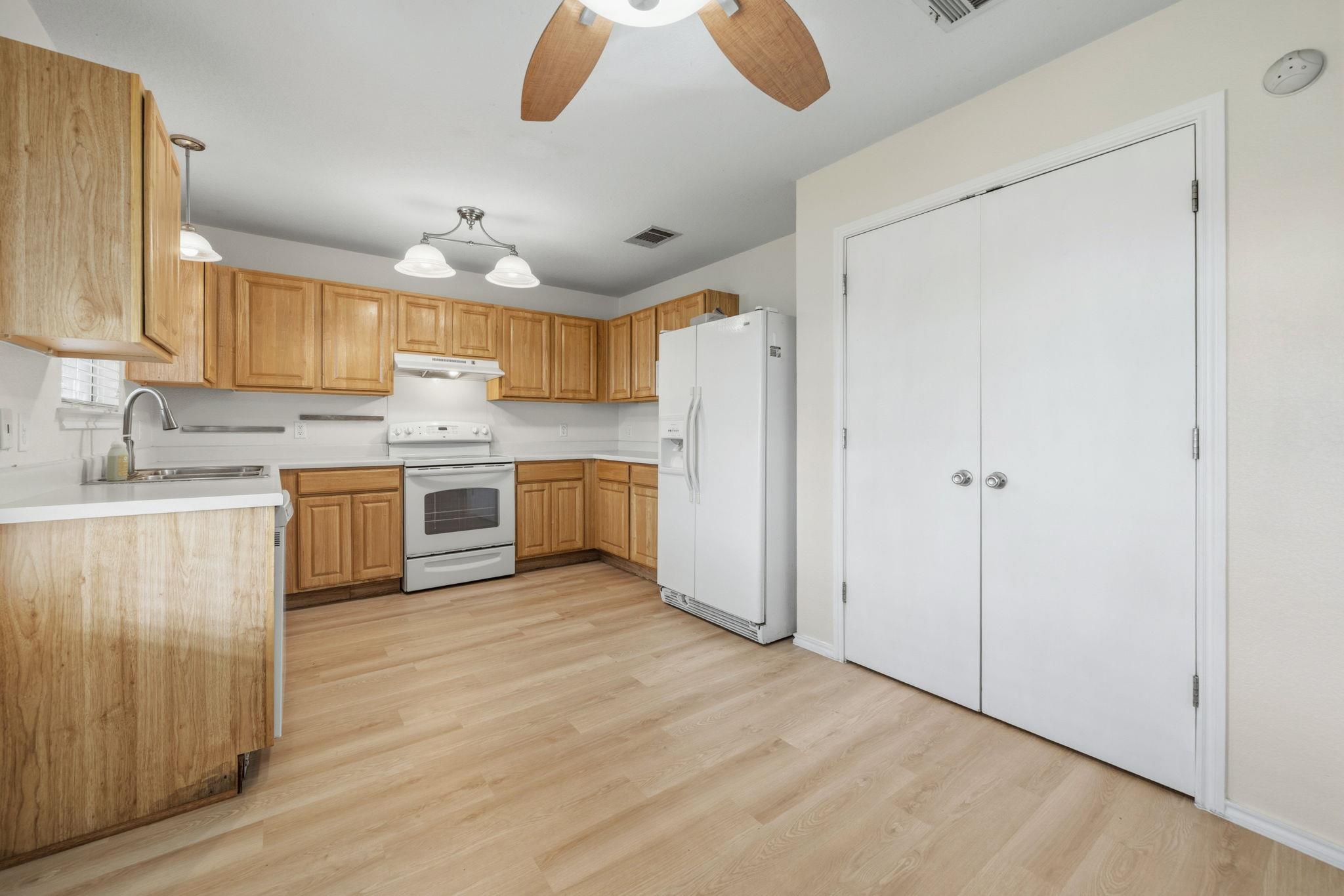 141 Meadow Park Dr, Georgetown, TX 78626