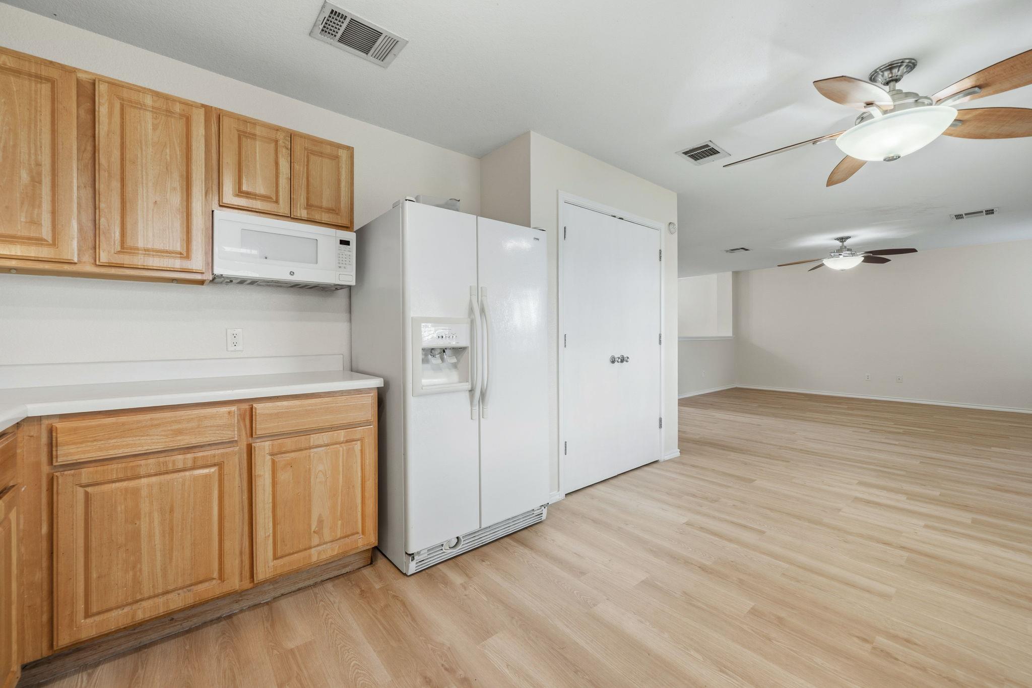 141 Meadow Park Dr, Georgetown, TX 78626