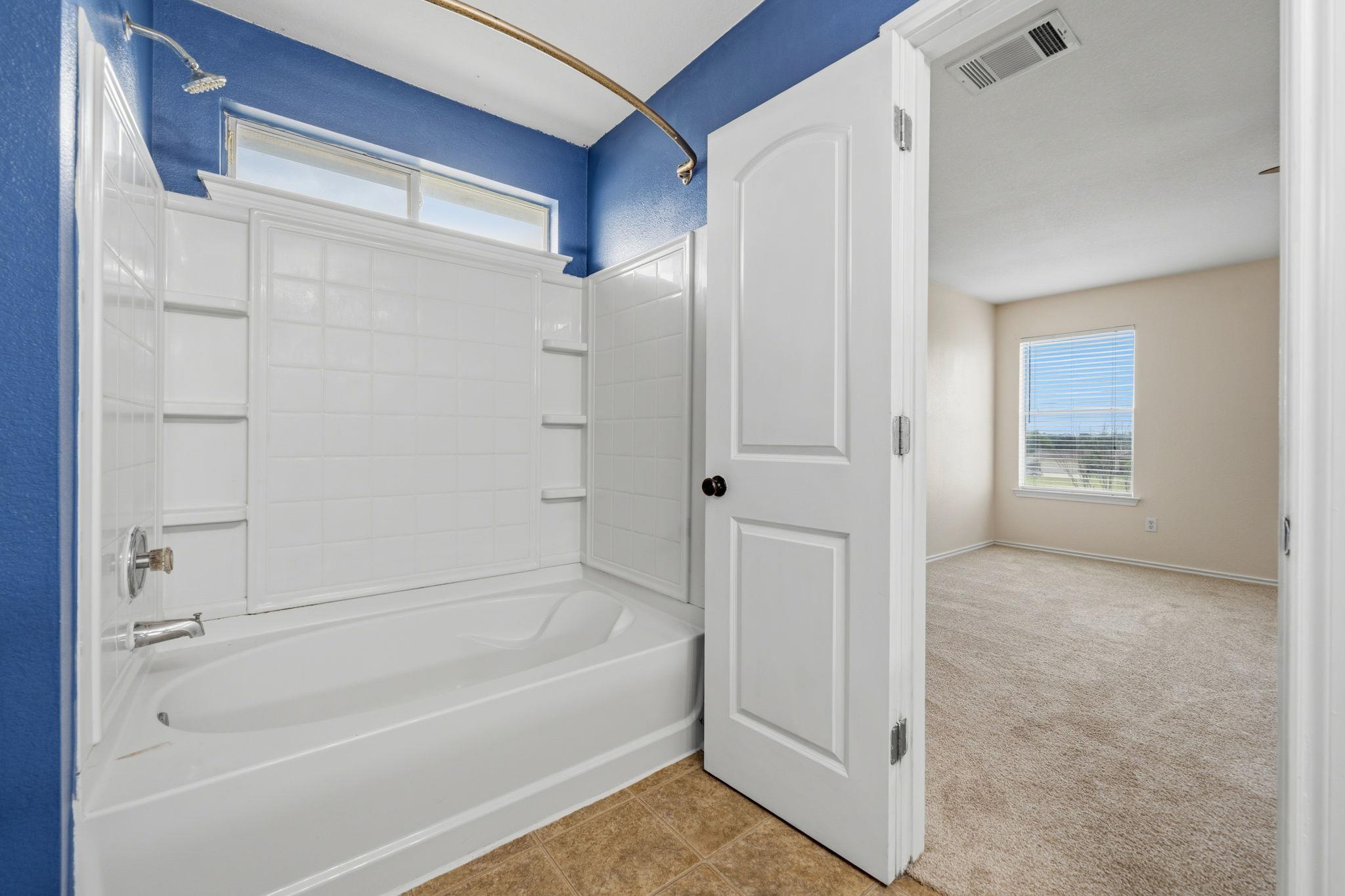 141 Meadow Park Dr, Georgetown, TX 78626