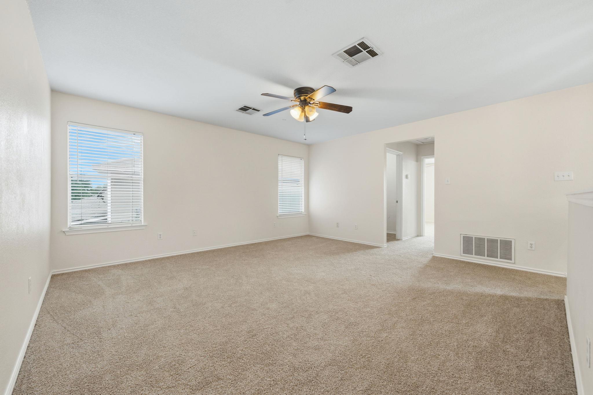 141 Meadow Park Dr, Georgetown, TX 78626