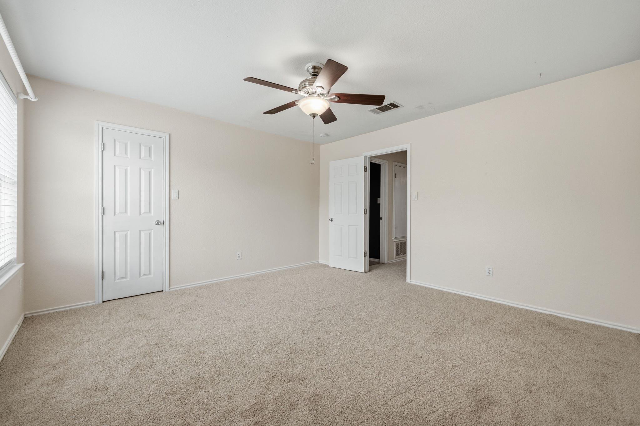141 Meadow Park Dr, Georgetown, TX 78626