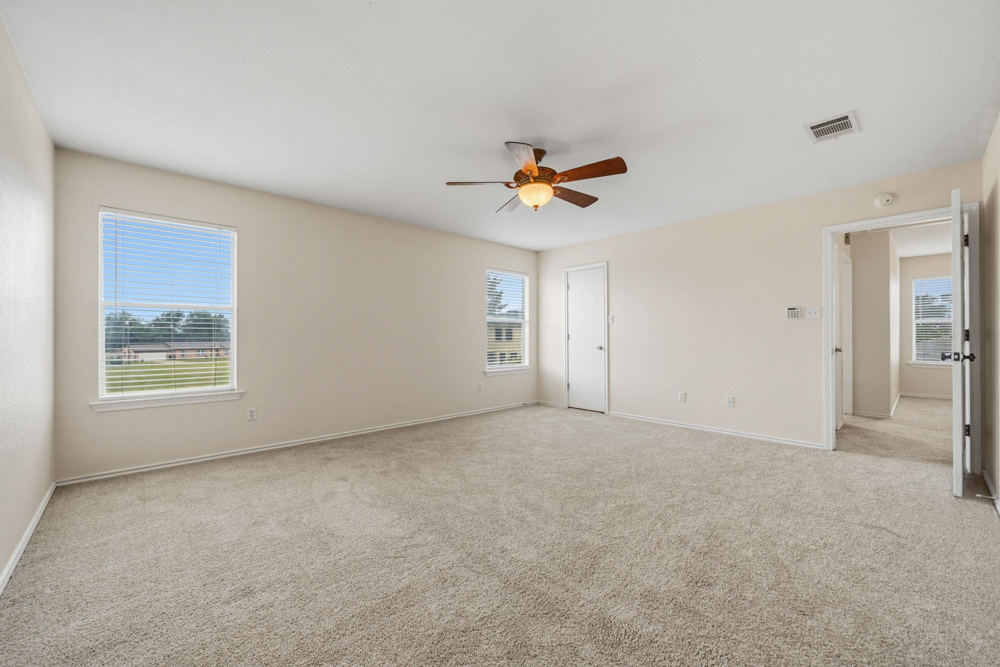 141 Meadow Park Dr, Georgetown, TX 78626