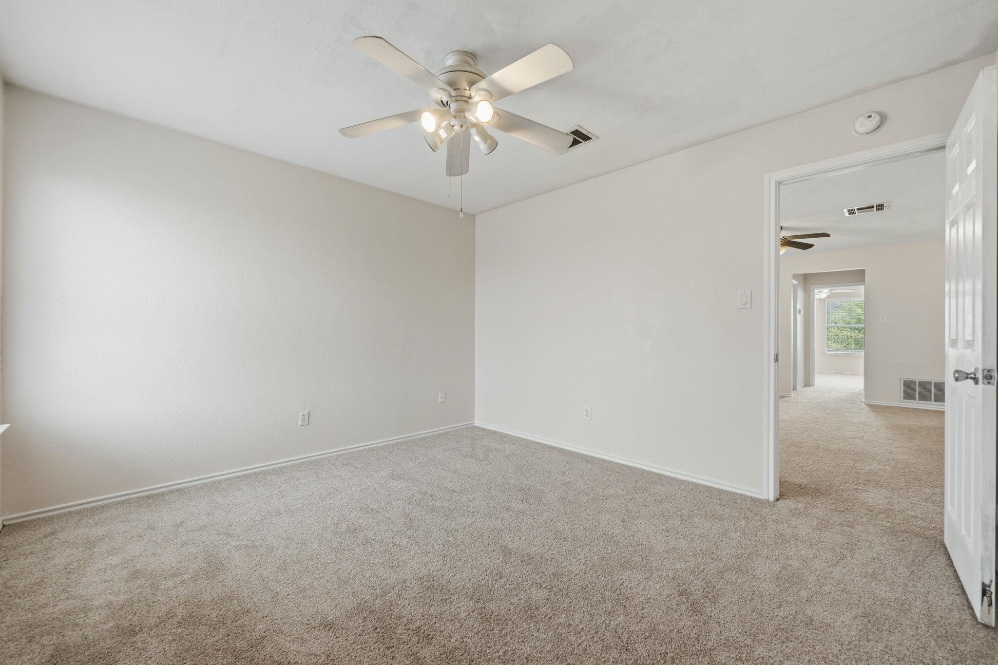 141 Meadow Park Dr, Georgetown, TX 78626