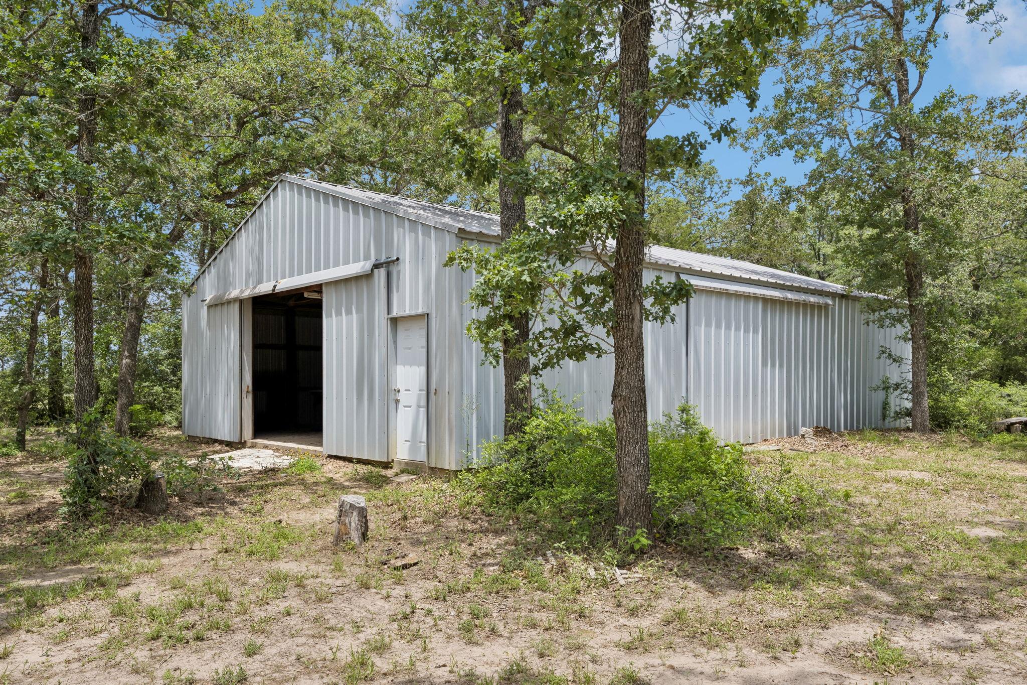 1811 W Old Lockhart Rd, West Point, TX 78963