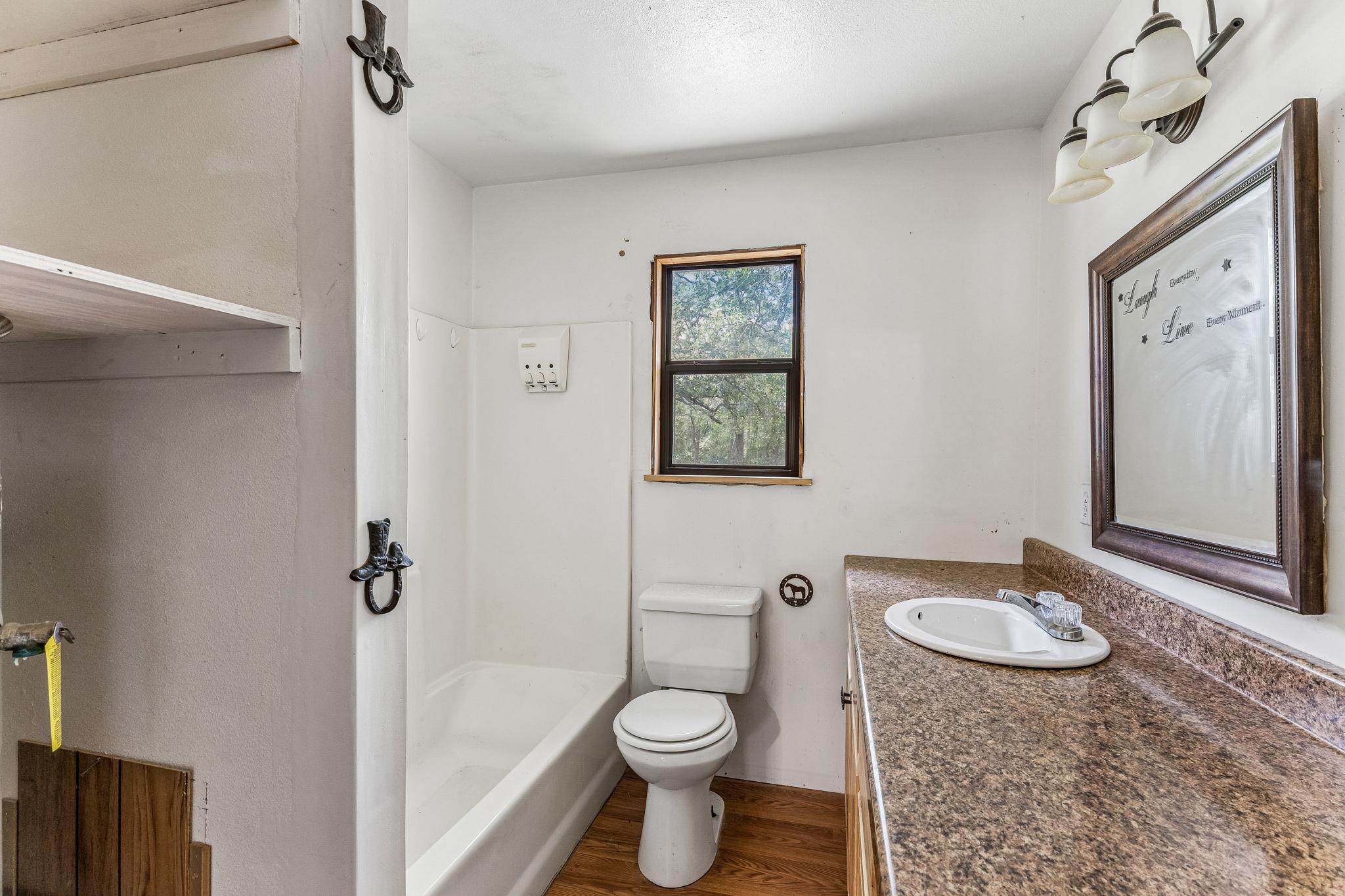 1811 W Old Lockhart Rd, West Point, TX 78963