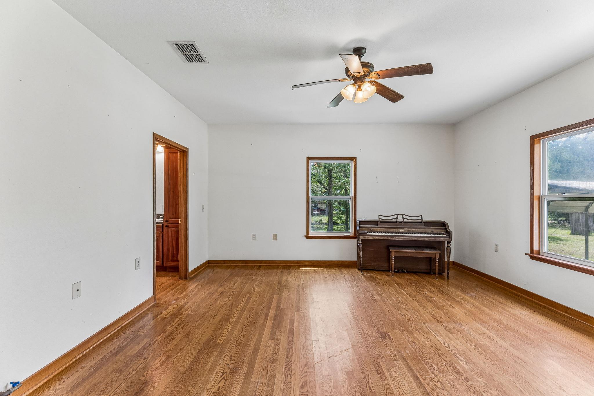 1811 W Old Lockhart Rd, West Point, TX 78963