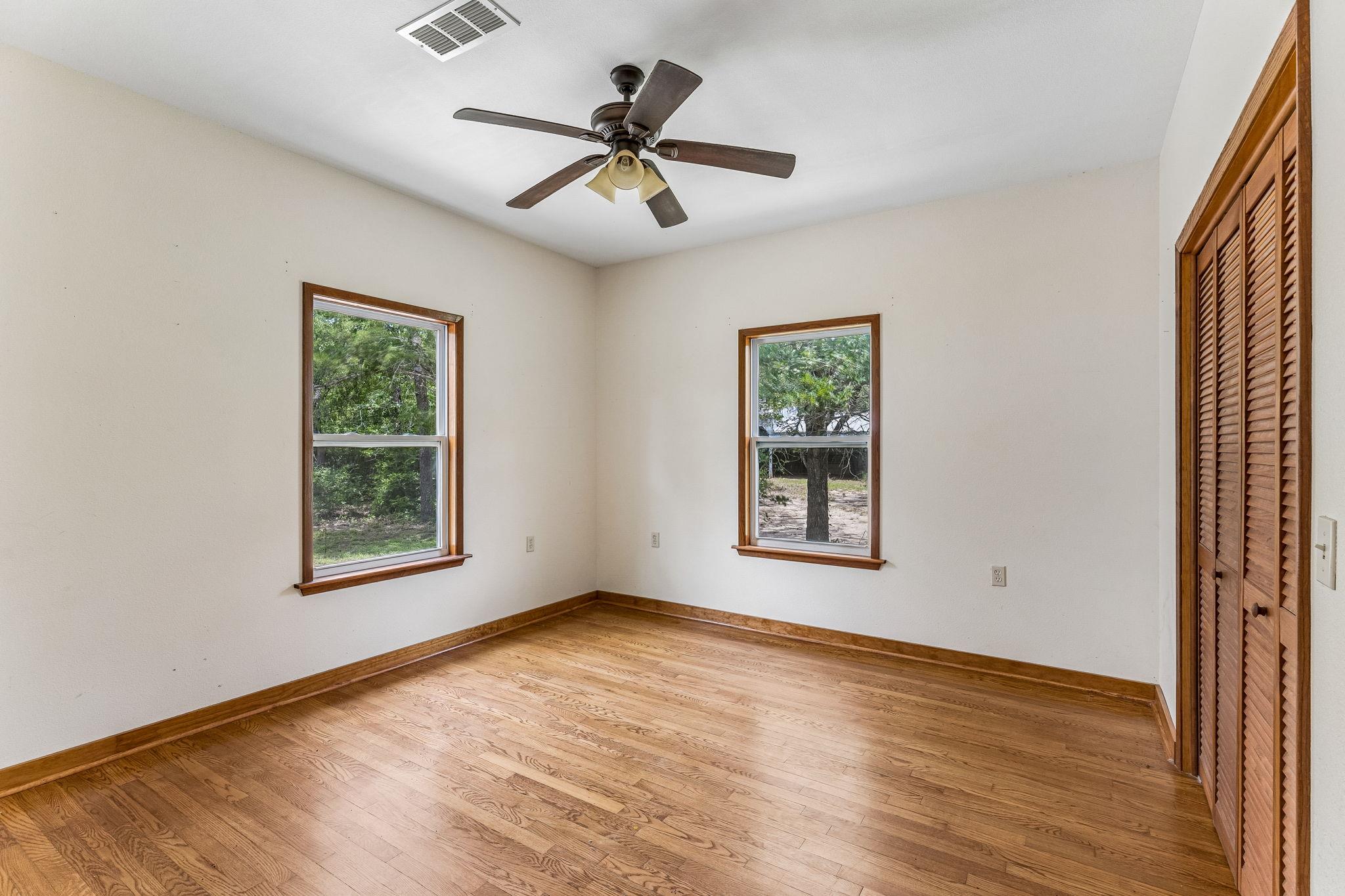 1811 W Old Lockhart Rd, West Point, TX 78963