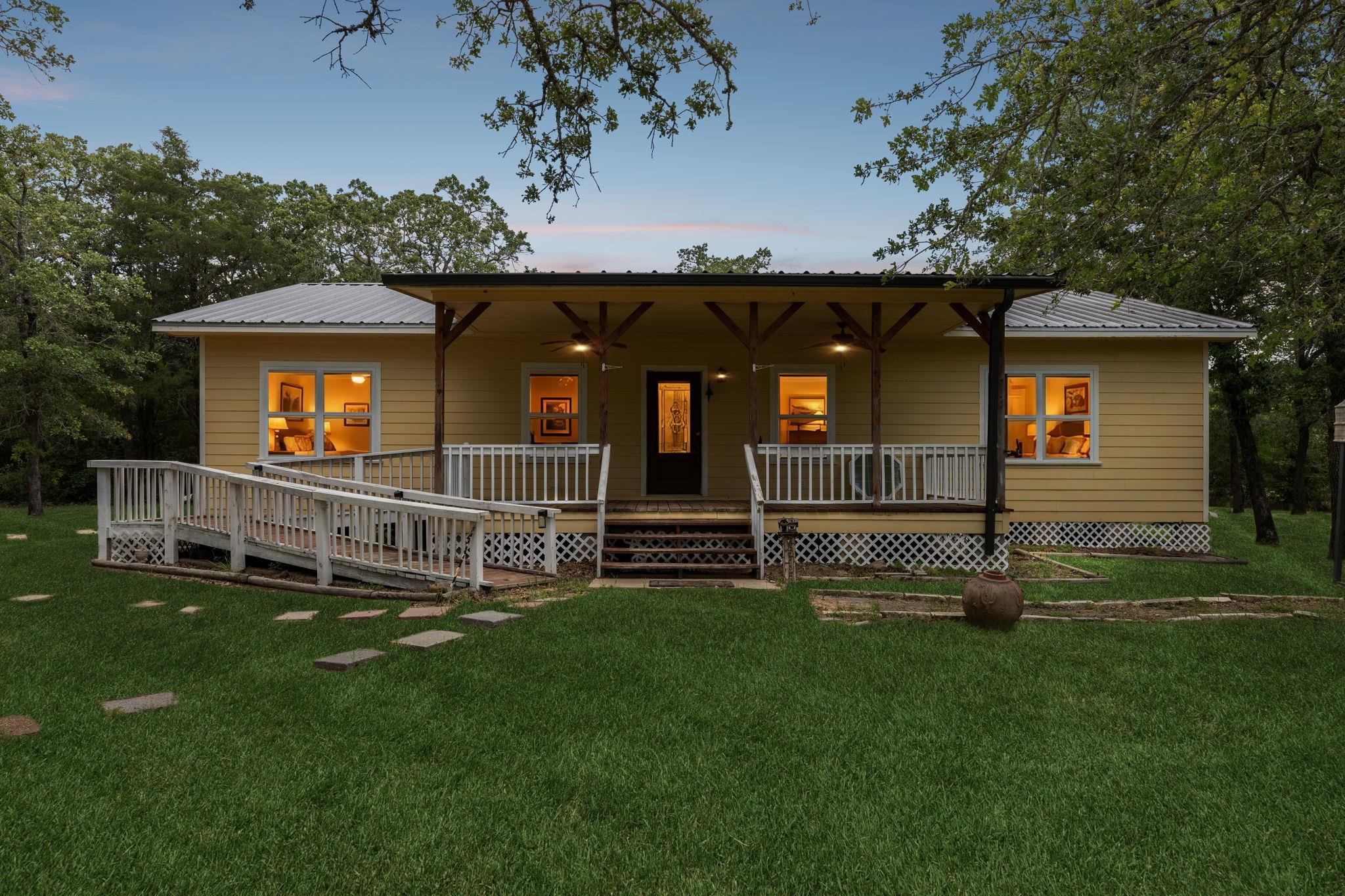 1811 W Old Lockhart Rd, West Point, TX 78963