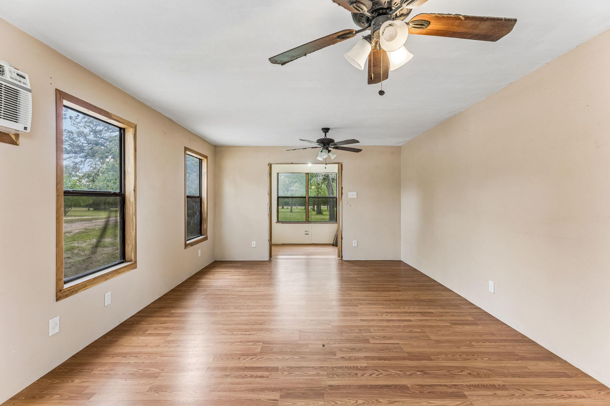 1811 W Old Lockhart Rd, West Point, TX 78963