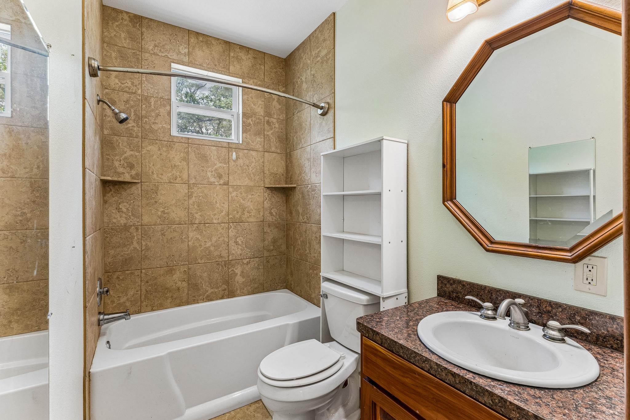 1811 W Old Lockhart Rd, West Point, TX 78963