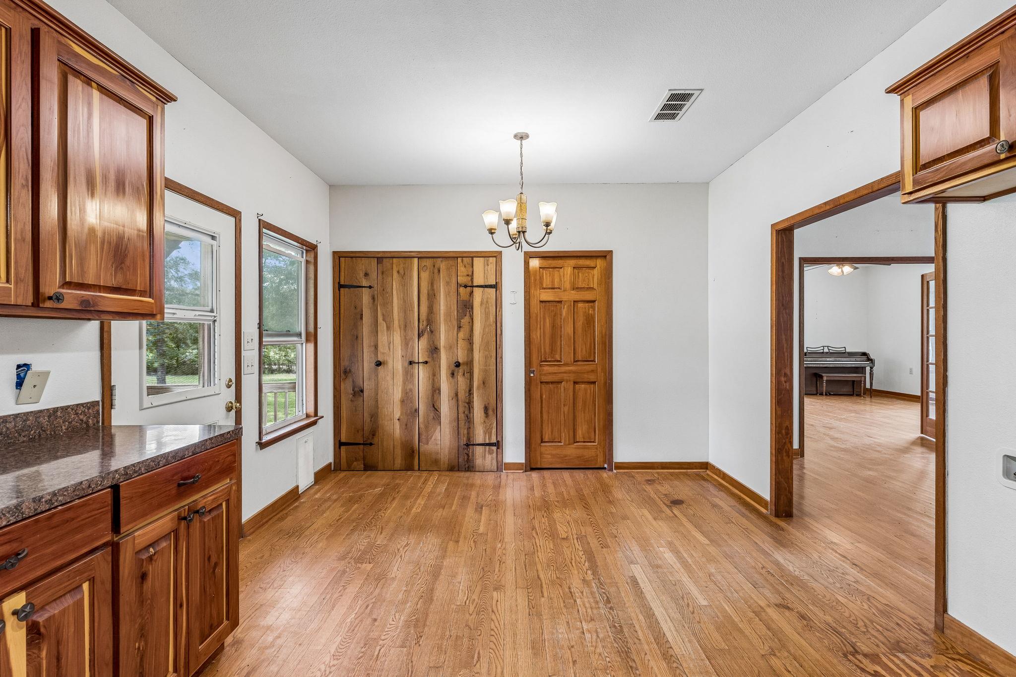 1811 W Old Lockhart Rd, West Point, TX 78963